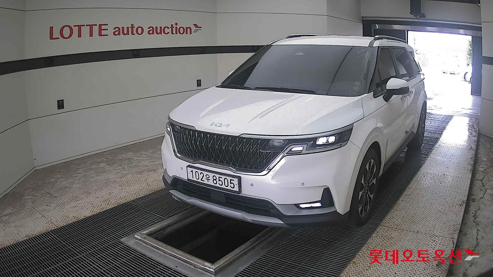 Kia - Carnival | KA4 (G) 3.5 Prestige 9Seater 2