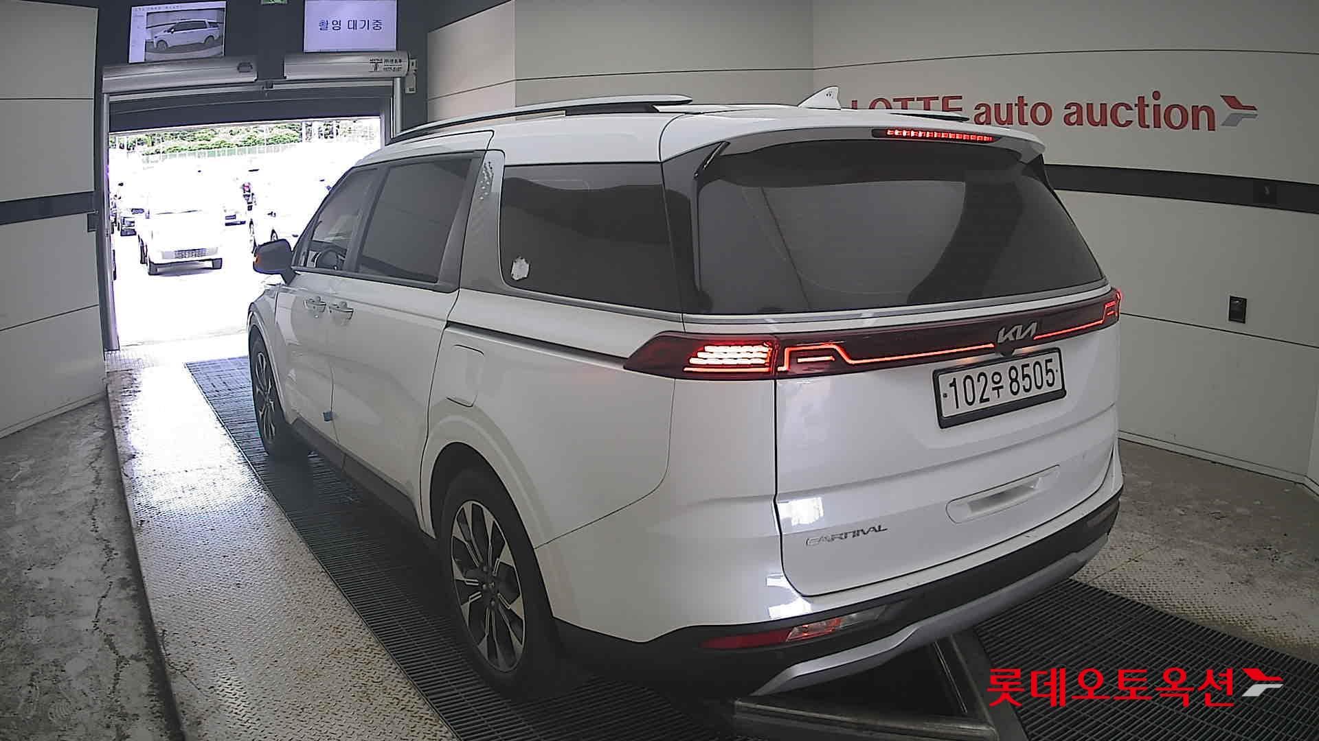 Kia - Carnival | KA4 (G) 3.5 Prestige 9Seater 9