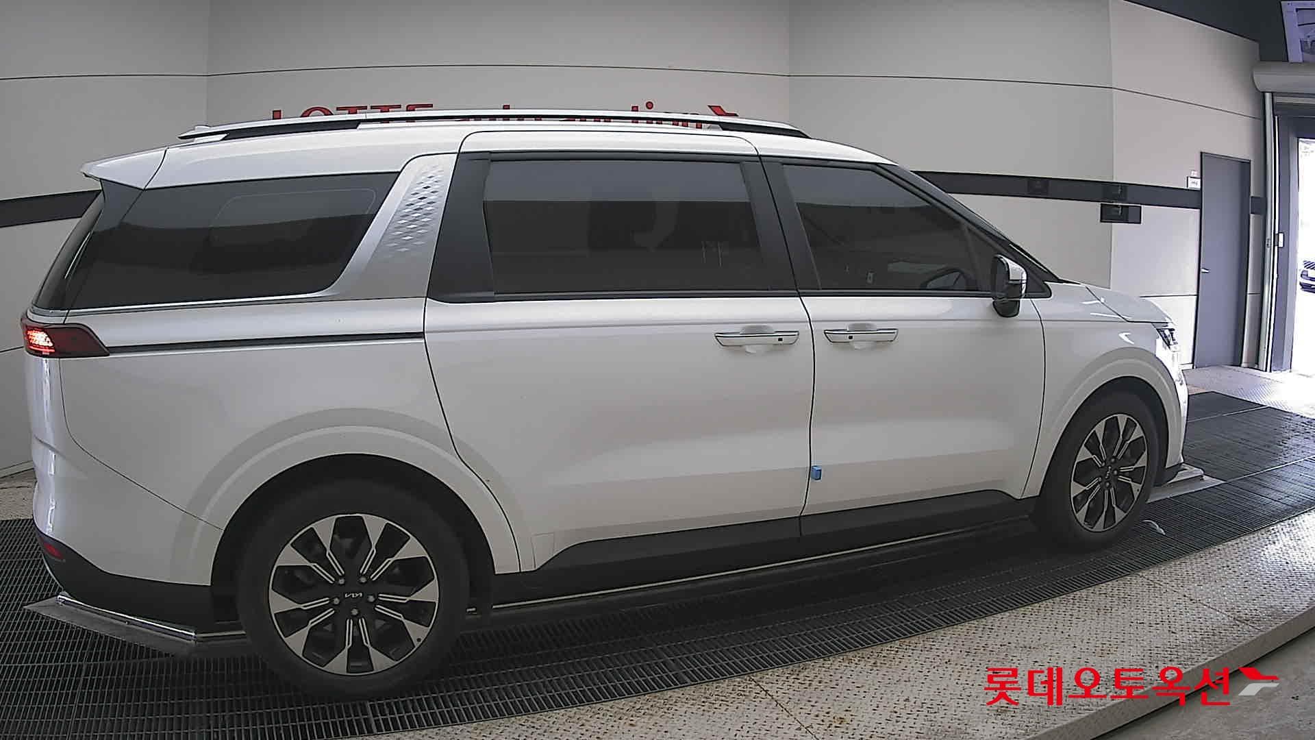 Kia - Carnival | KA4 (G) 3.5 Prestige 9Seater 15