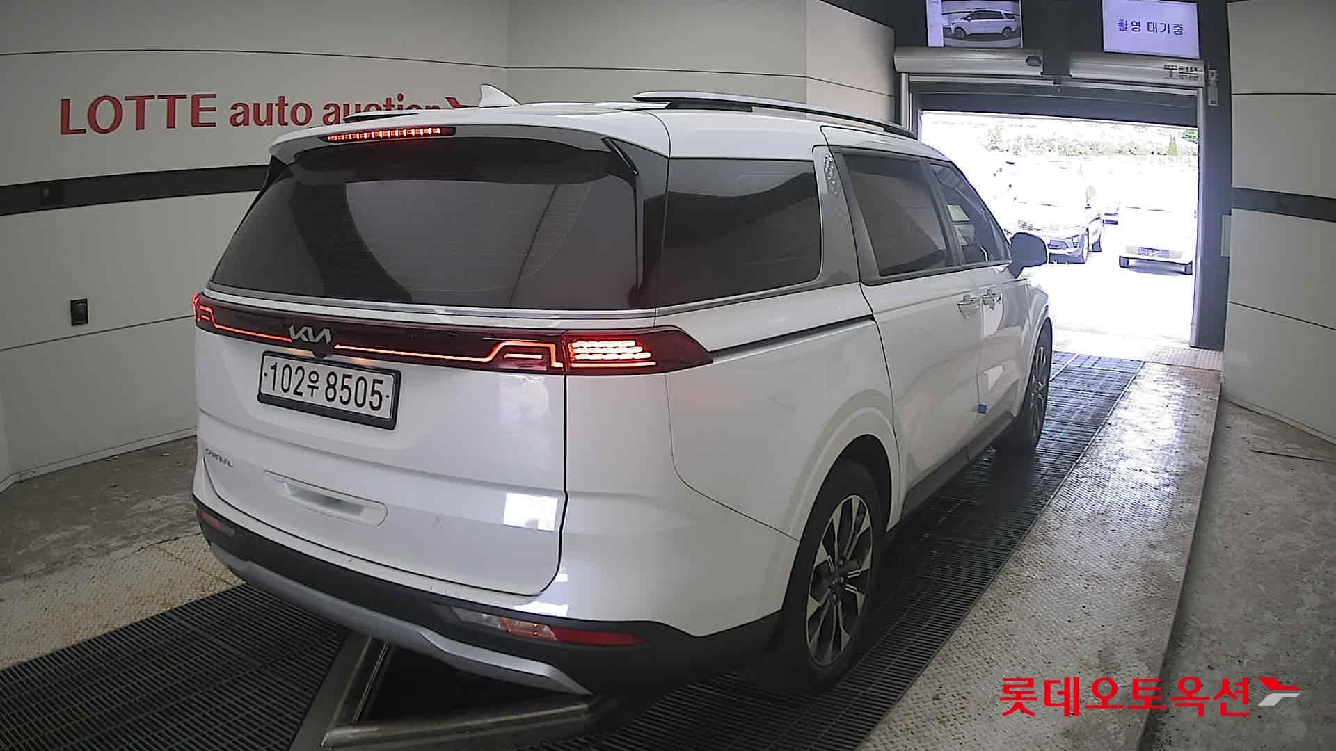 Kia - Carnival | KA4 (G) 3.5 Prestige 9Seater 13