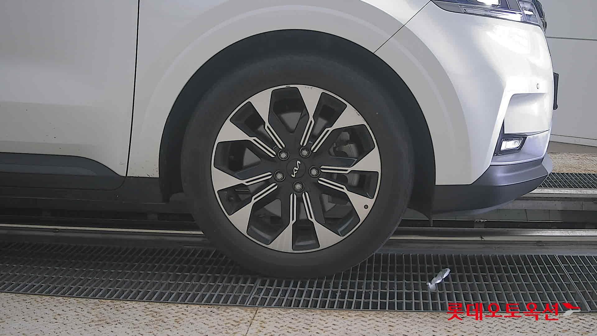 Kia - Carnival | KA4 (G) 3.5 Prestige 9Seater 23