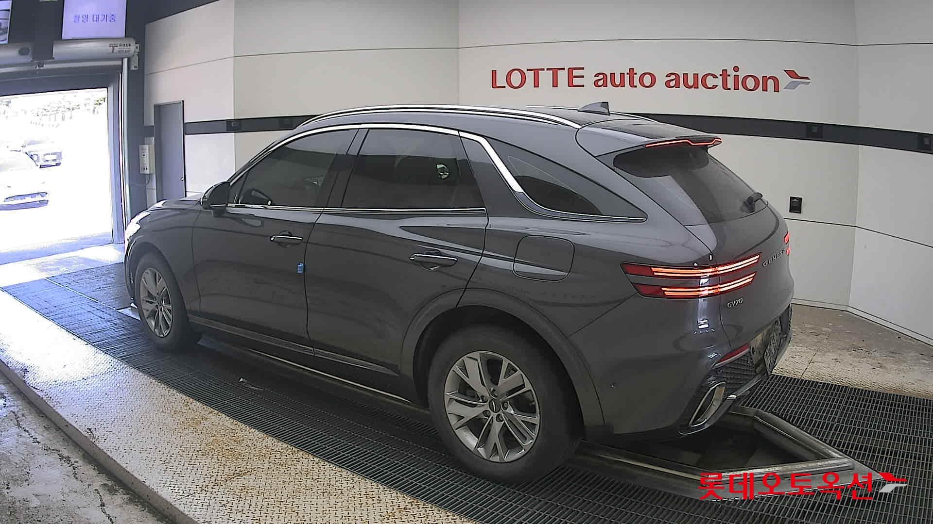 جينيسيس - GV70 | (G) 2.5T 2WD 8