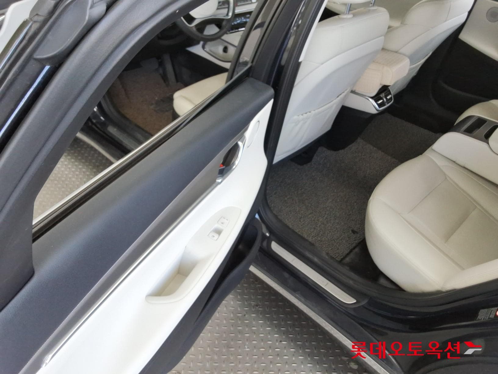Hyundai - Grandeur | THE NEW (G) 2.5 37