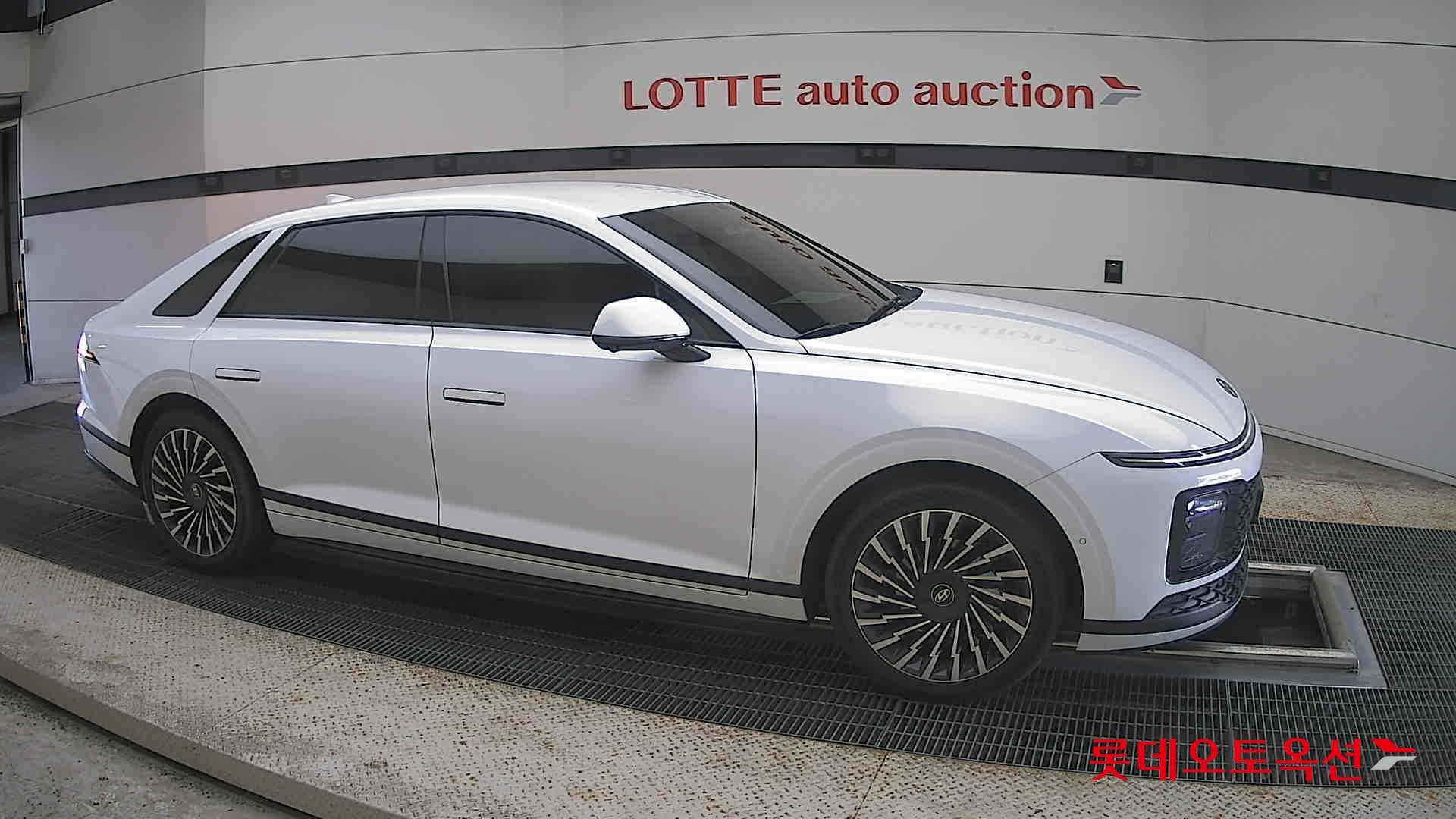 هيونداي - جرانديور (أزيرا) | GN7 (H)1.6T 2WD AT 17