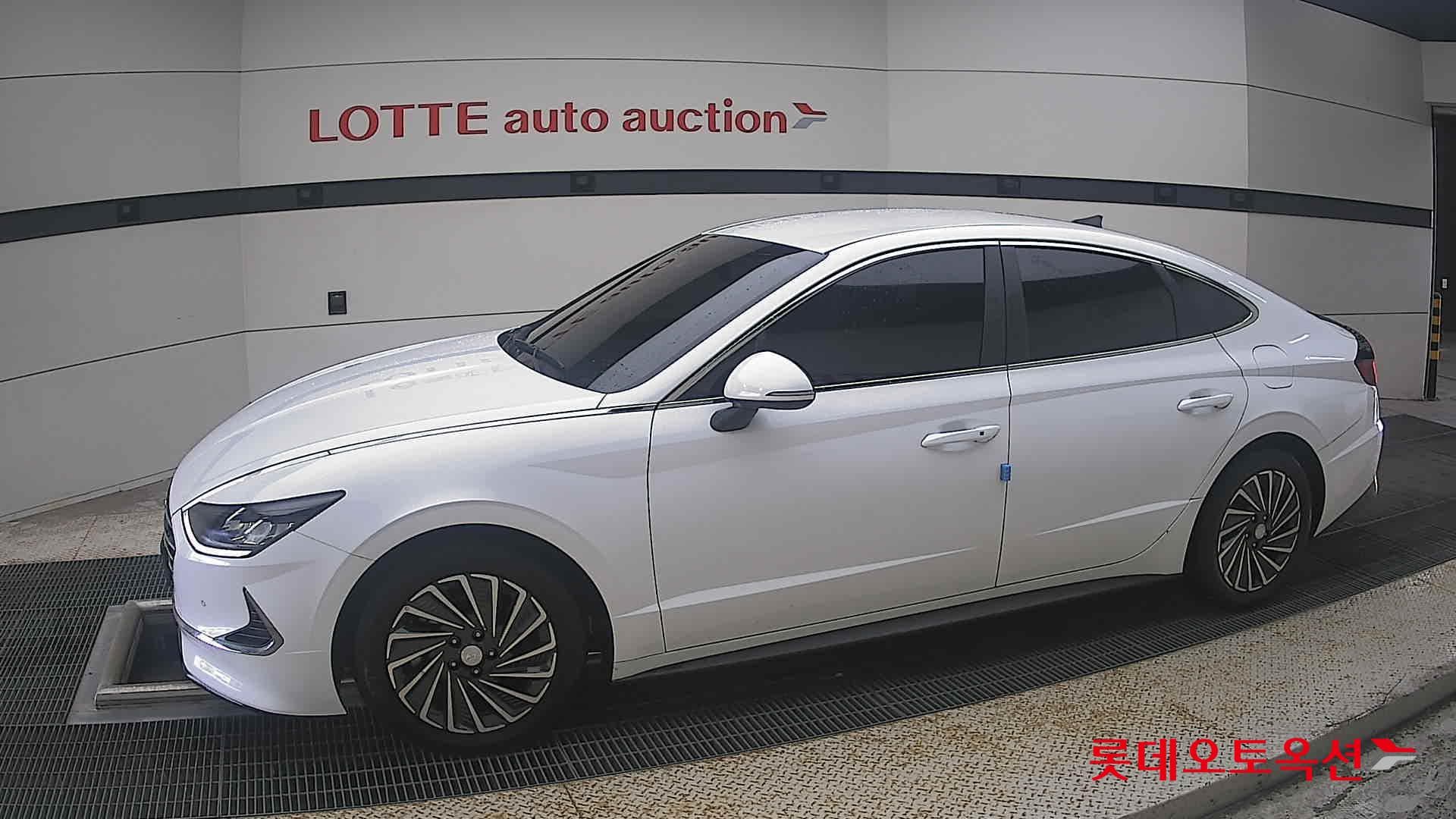 Hyundai - Sonata | DN8 (H) 2.0 Premium Plus 5