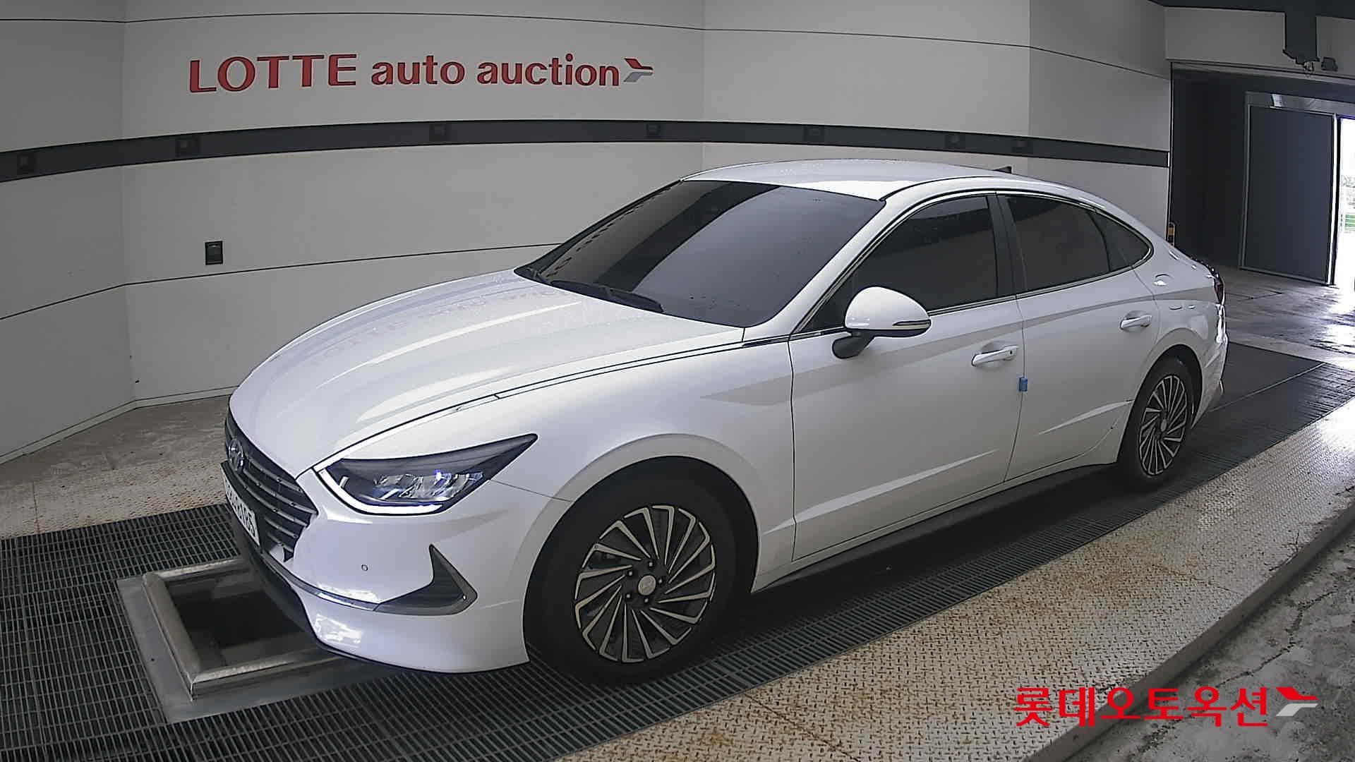 Hyundai - Sonata | DN8 (H) 2.0 Premium Plus 4