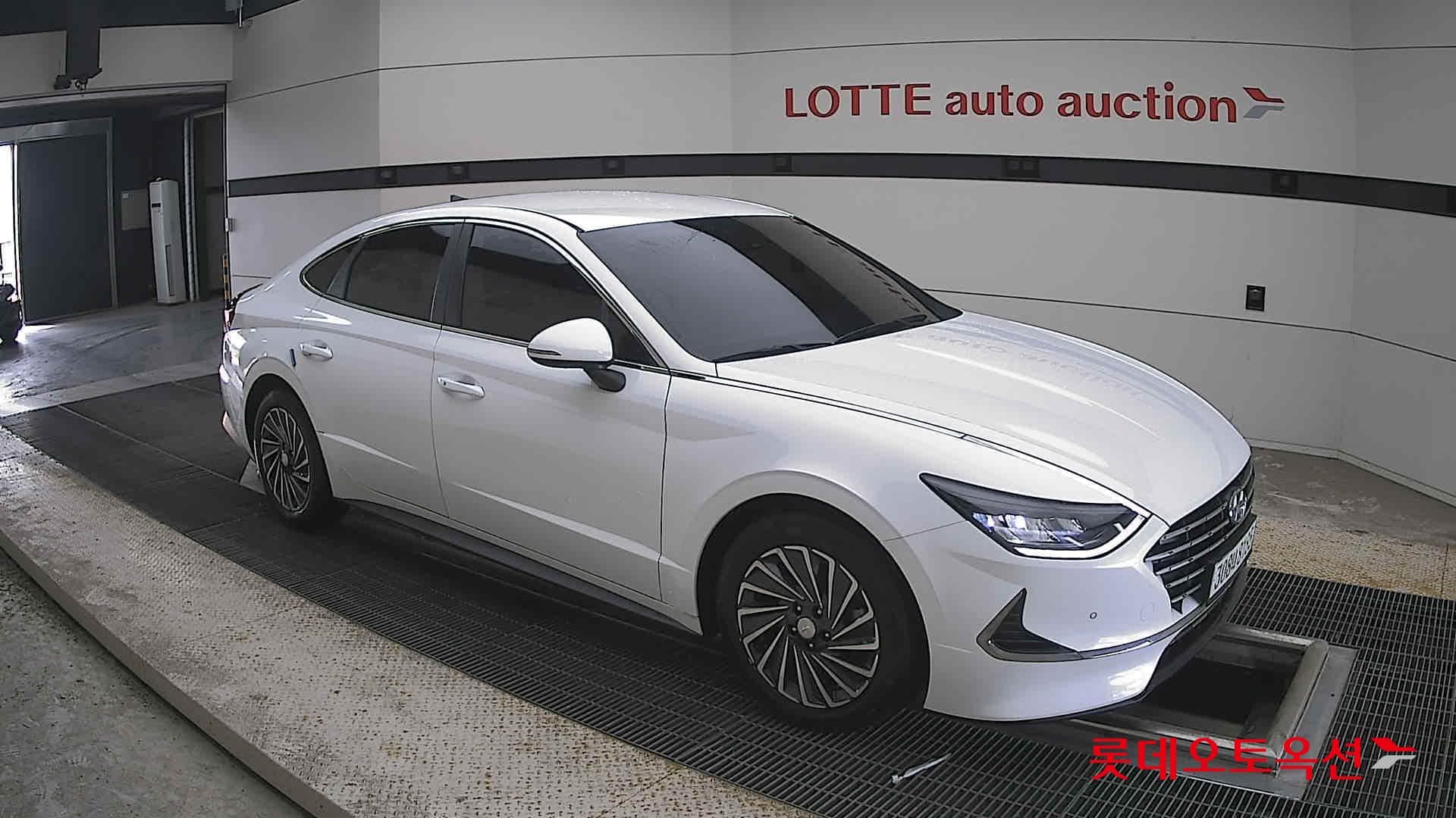 Hyundai - Sonata | DN8 (H) 2.0 Premium Plus 18