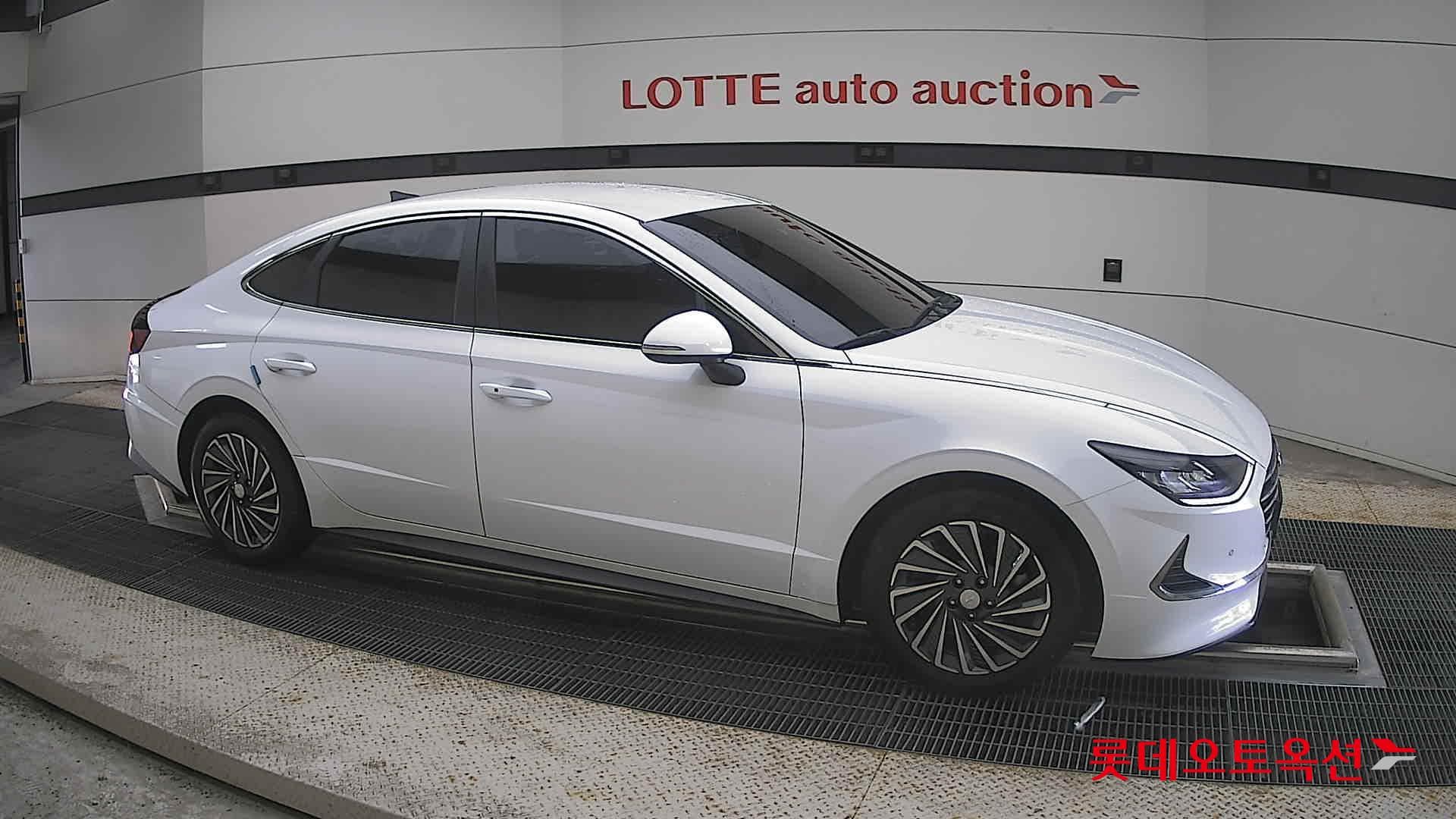 Hyundai - Sonata | DN8 (H) 2.0 Premium Plus 17