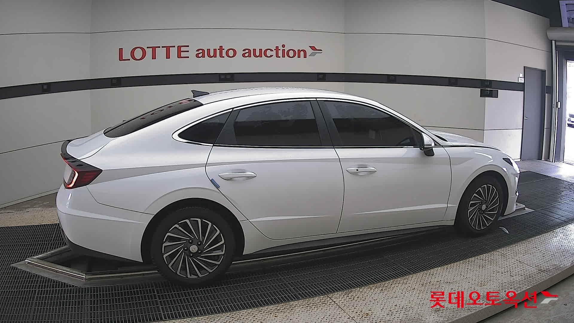 Hyundai - Sonata | DN8 (H) 2.0 Premium Plus 15