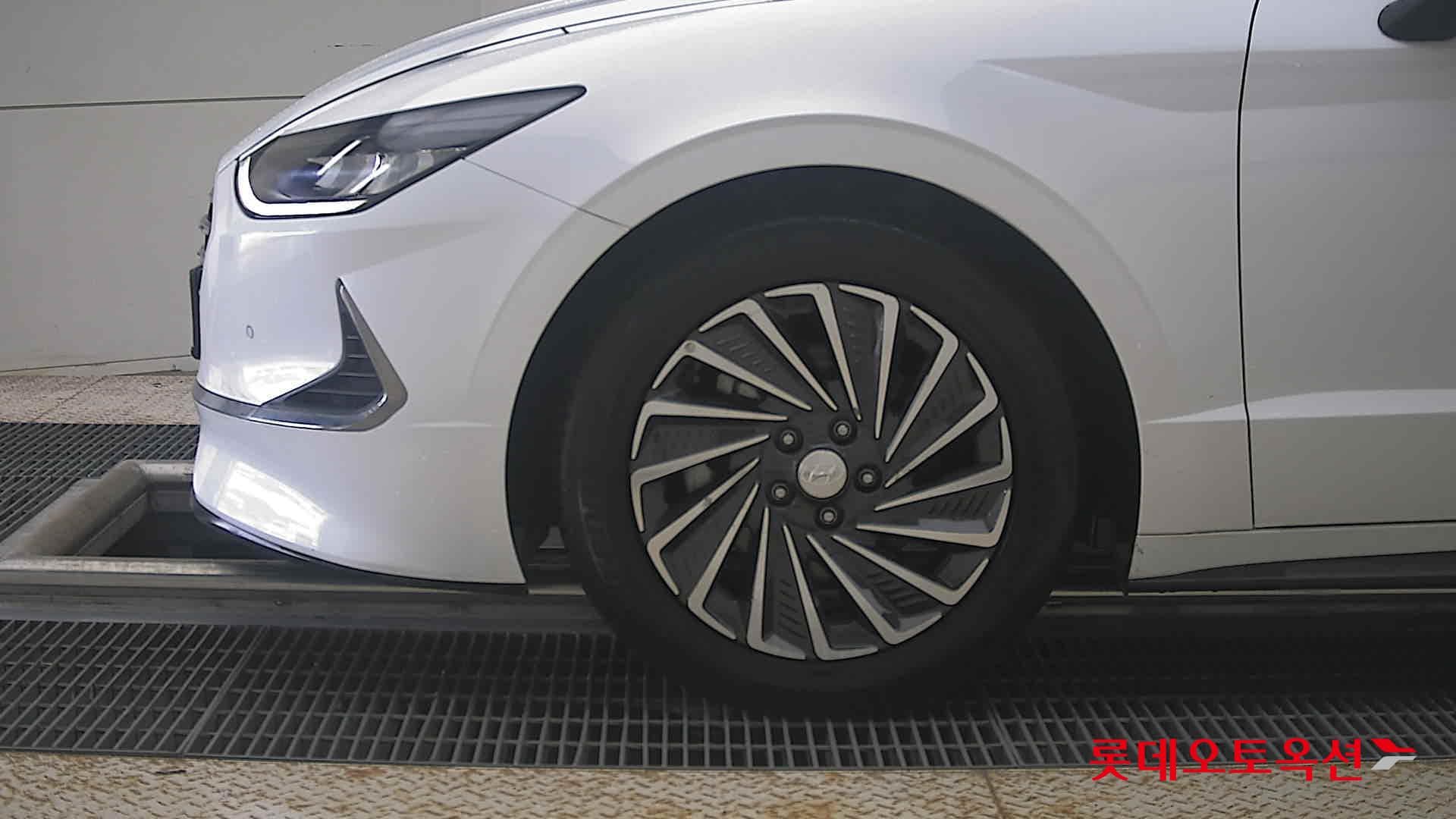 Hyundai - Sonata | DN8 (H) 2.0 Premium Plus 21