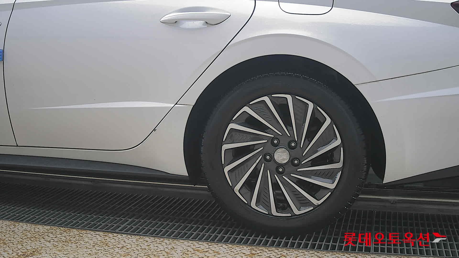 Hyundai - Sonata | DN8 (H) 2.0 Premium Plus 22