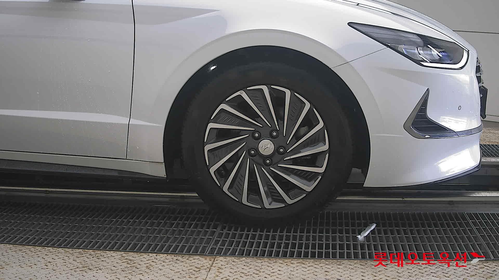 Hyundai - Sonata | DN8 (H) 2.0 Premium Plus 23