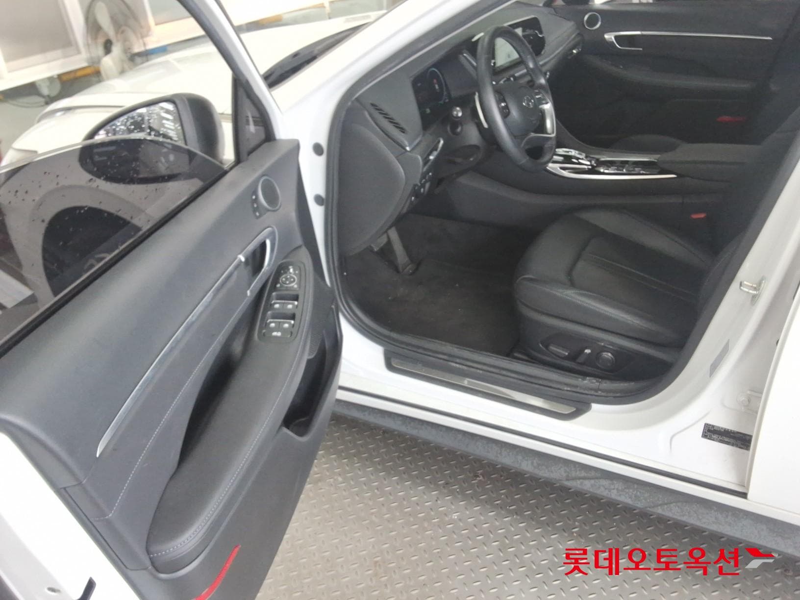 Hyundai - Sonata | DN8 (H) 2.0 Premium Plus 36