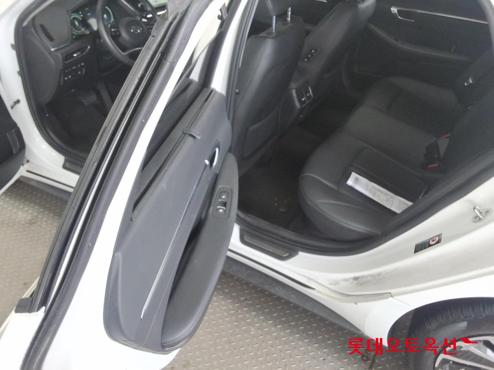 Hyundai - Sonata | DN8 (H) 2.0 Premium Plus 37