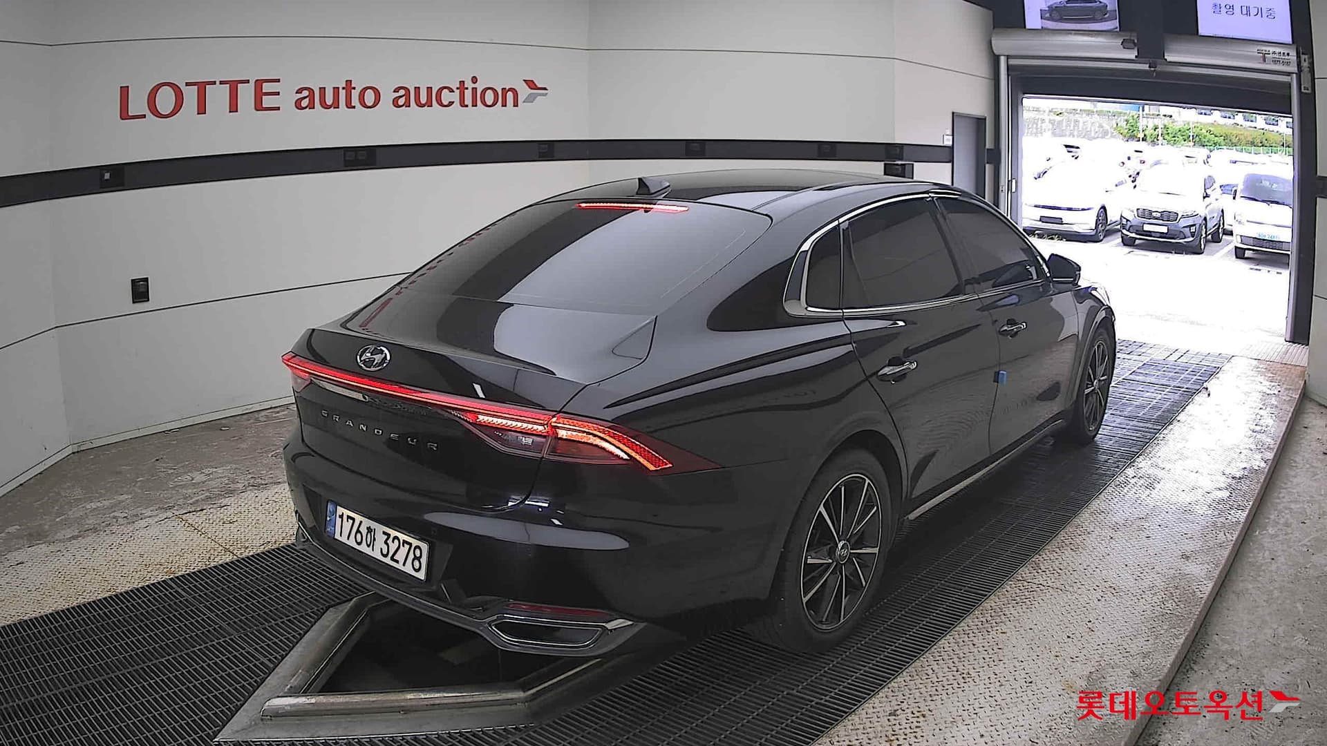 Hyundai - Grandeur | THE NEW (L) 3.0 Premium 12