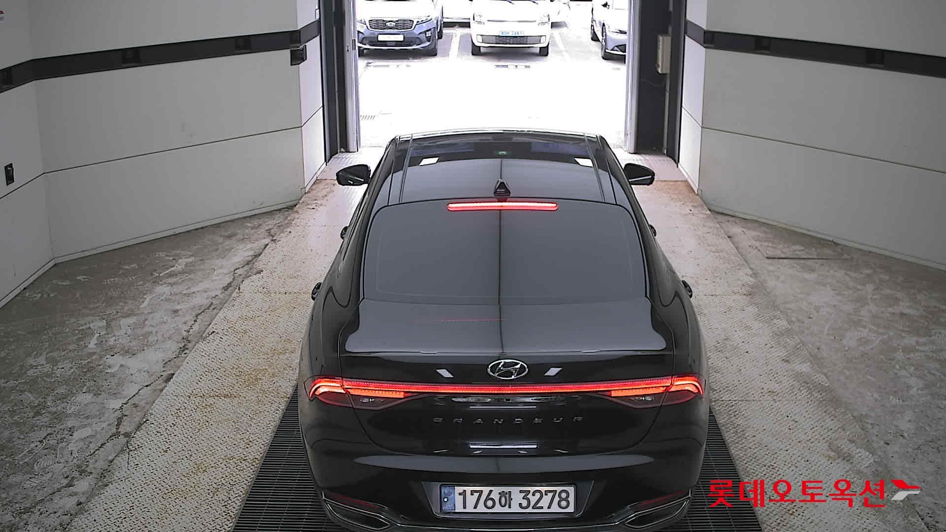 Hyundai - Grandeur | THE NEW (L) 3.0 Premium 11