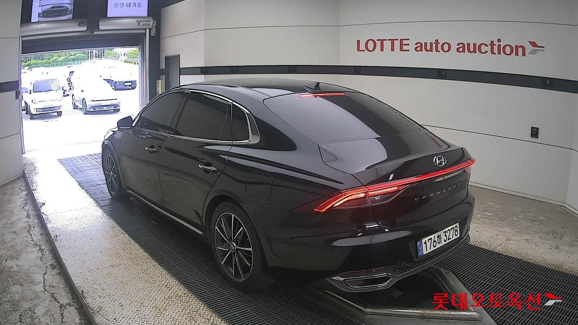 Hyundai - Grandeur | THE NEW (L) 3.0 Premium 10