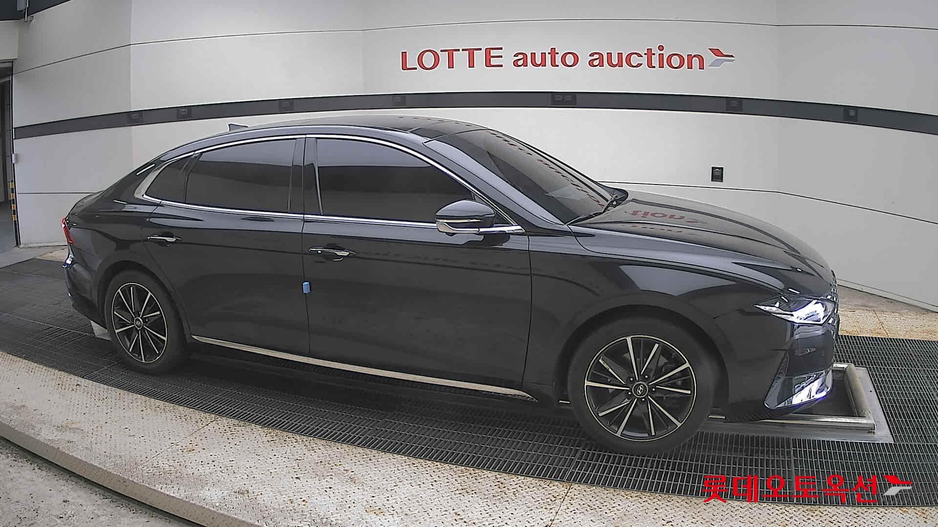 Hyundai - Grandeur | THE NEW (L) 3.0 Premium 17