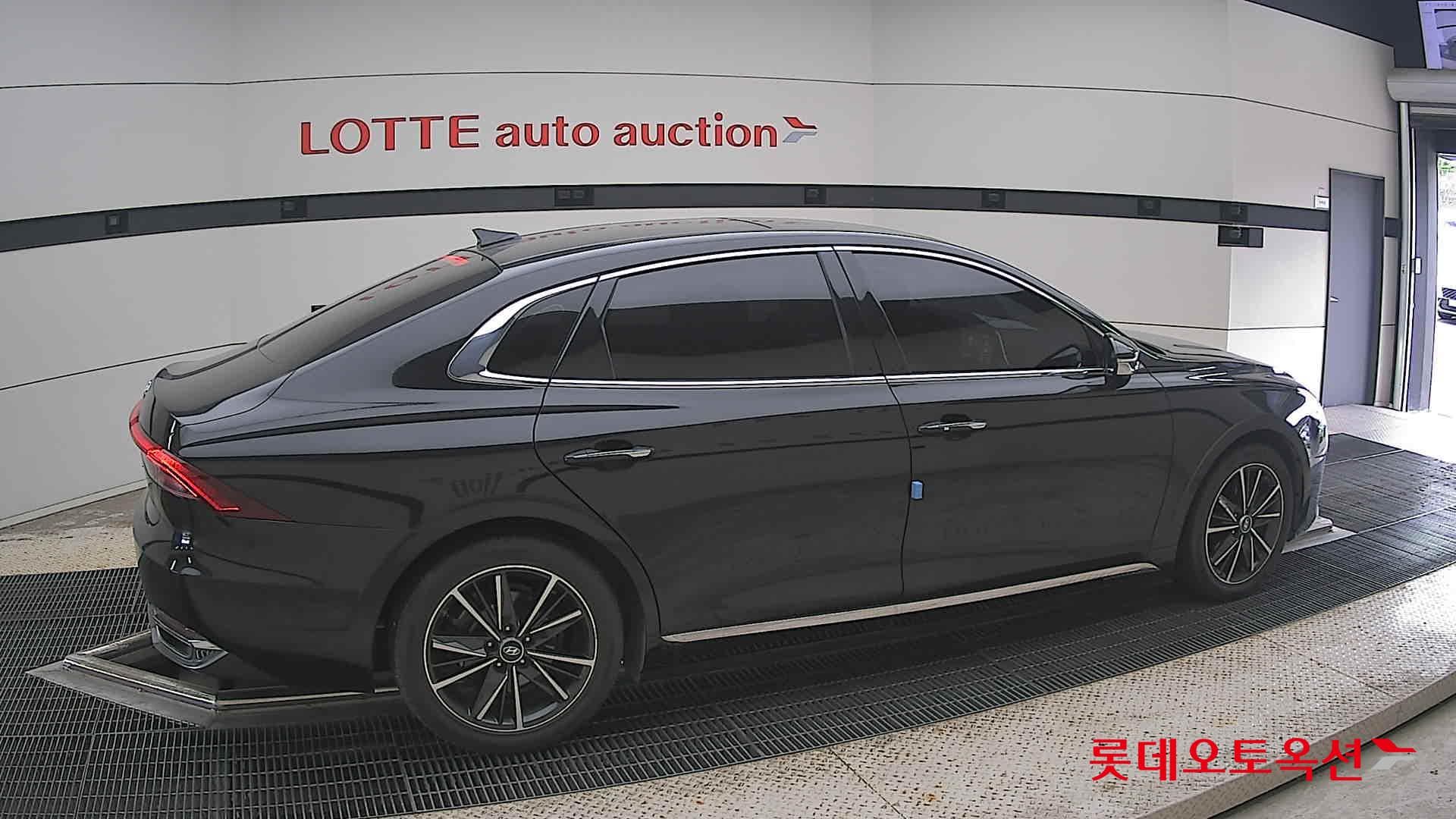 Hyundai - Grandeur | THE NEW (L) 3.0 Premium 15