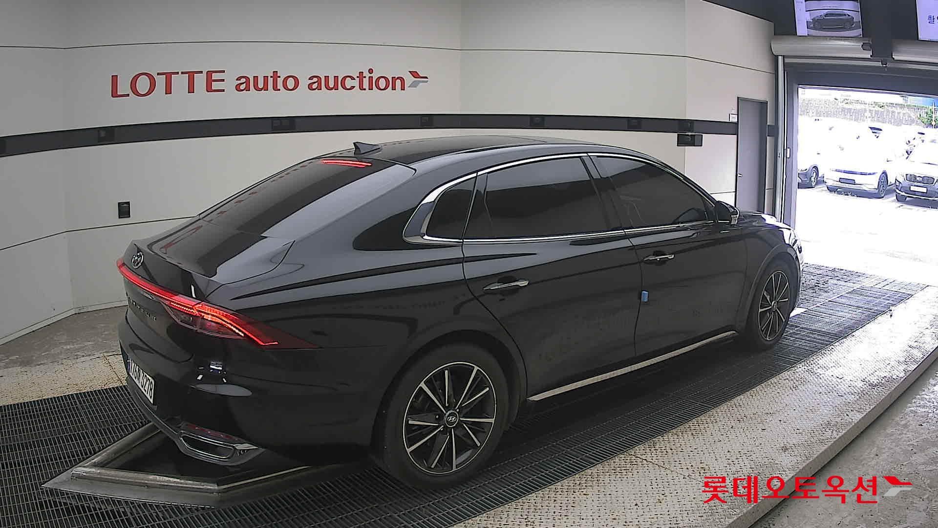 Hyundai - Grandeur | THE NEW (L) 3.0 Premium 14