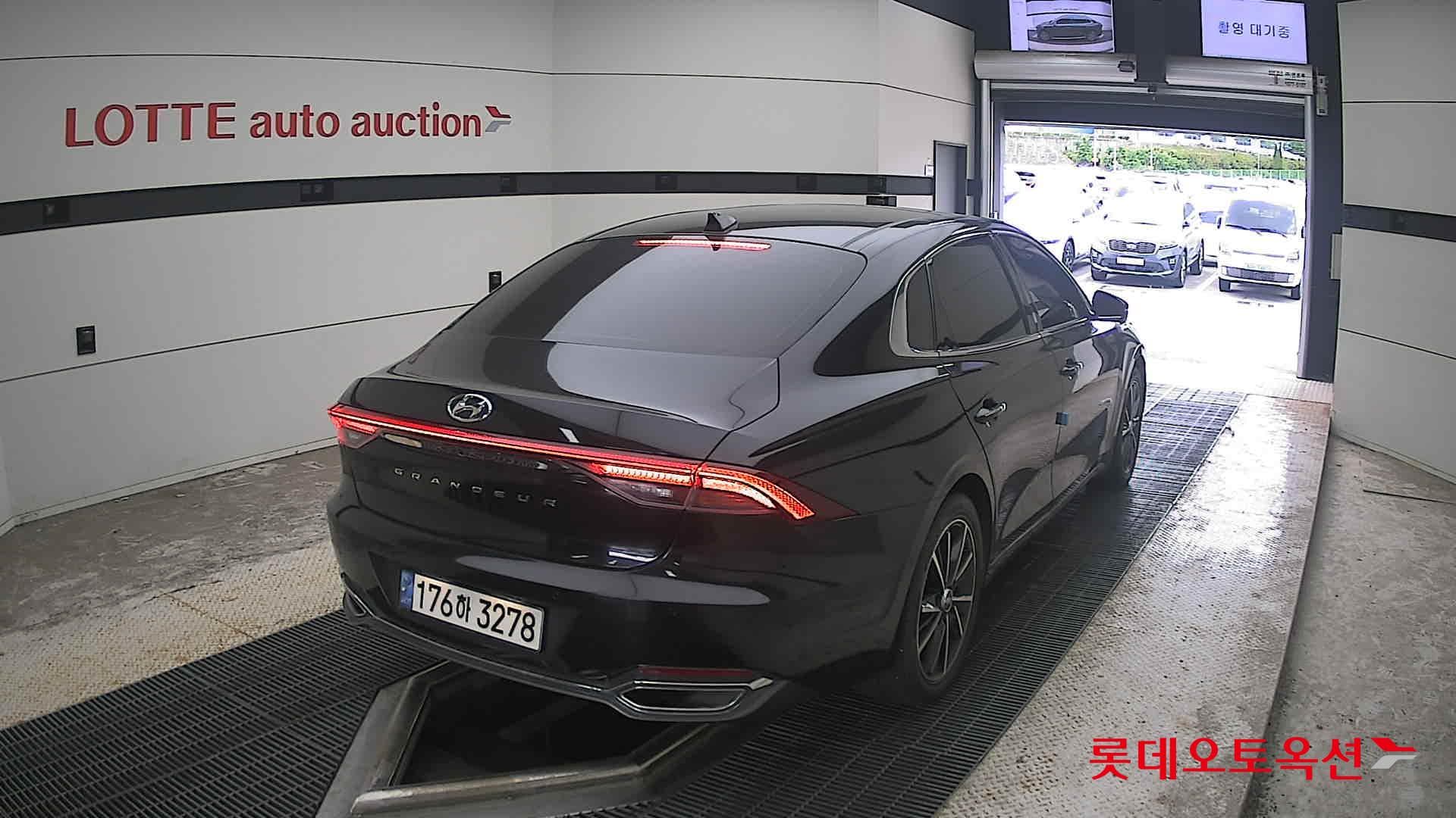 Hyundai - Grandeur | THE NEW (L) 3.0 Premium 13