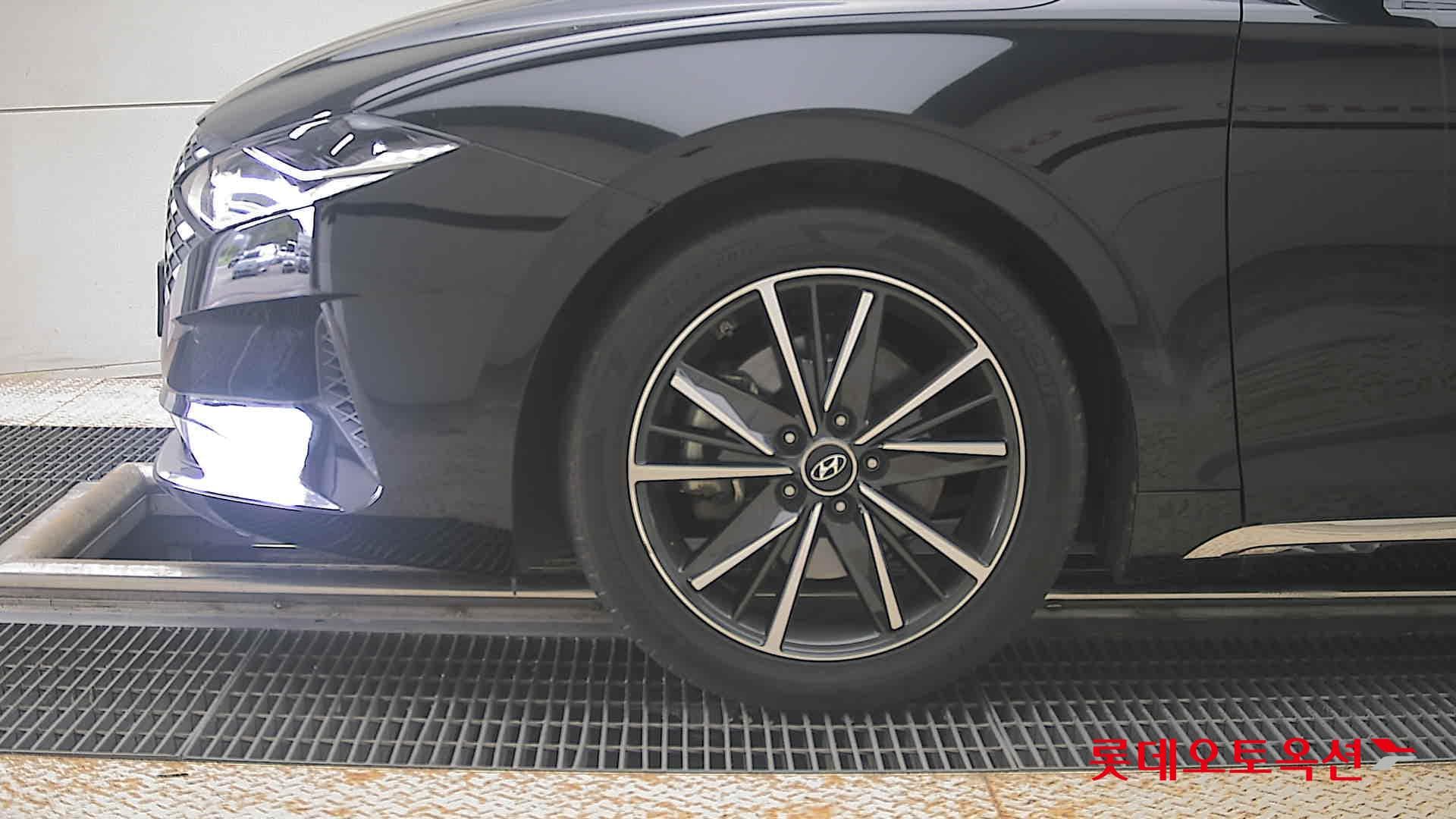 Hyundai - Grandeur | THE NEW (L) 3.0 Premium 21