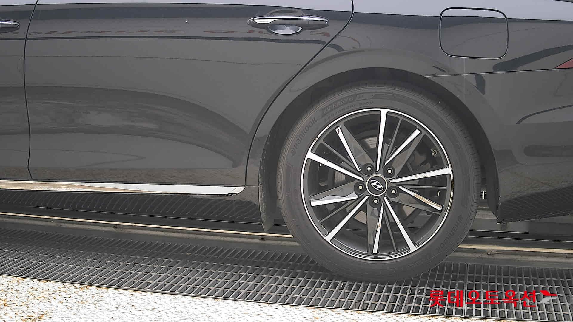 Hyundai - Grandeur | THE NEW (L) 3.0 Premium 22