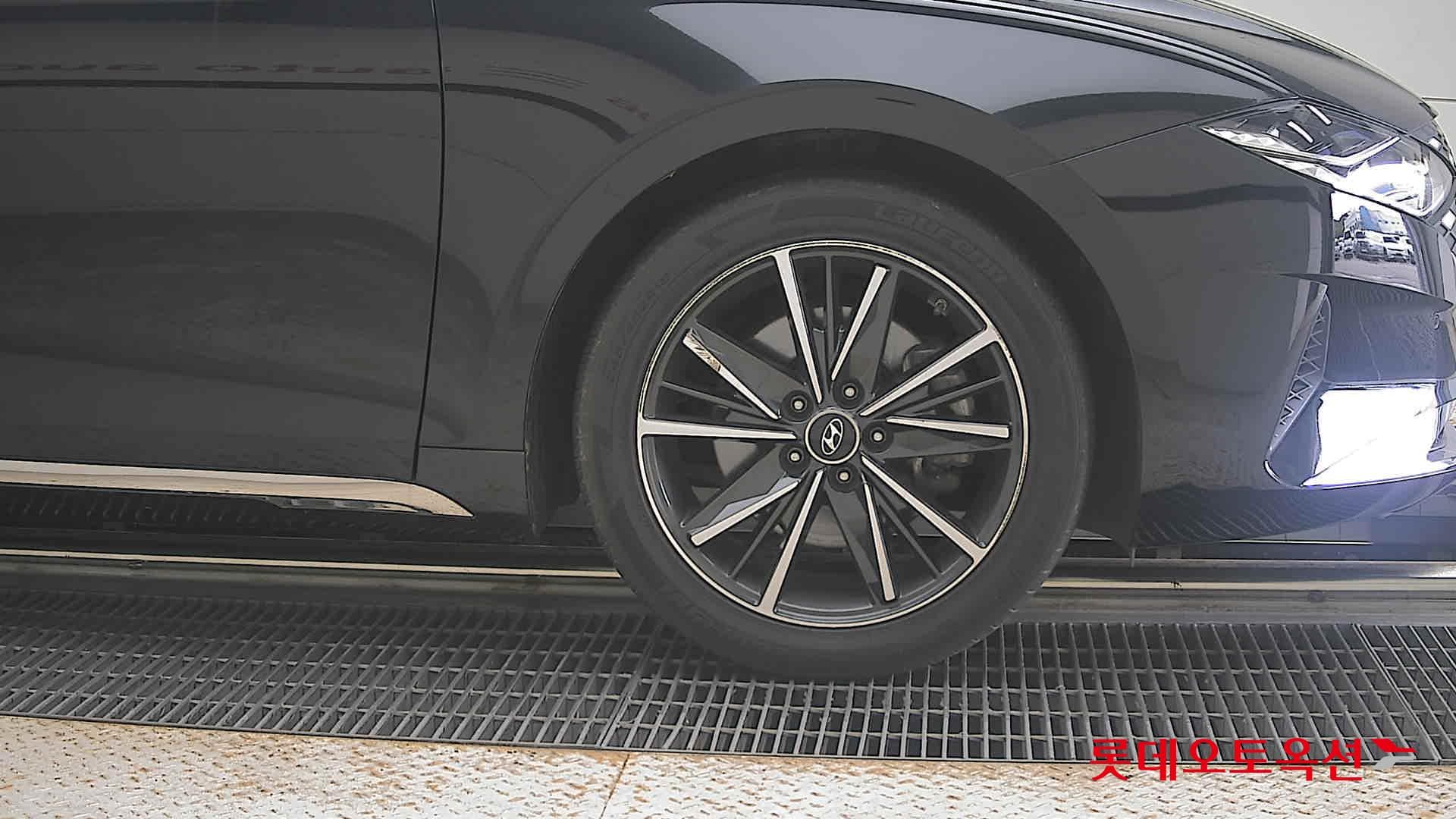 Hyundai - Grandeur | THE NEW (L) 3.0 Premium 23