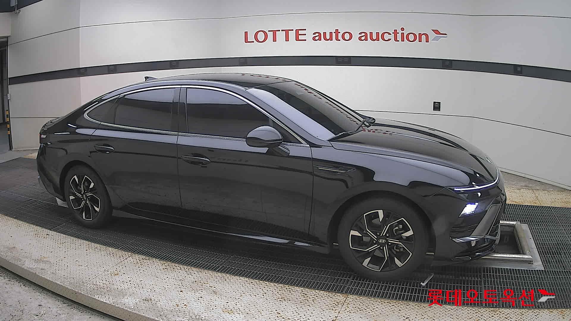 Hyundai - Sonata | DN8 TheEdge (G)2.0 Premium 2WD AT 17
