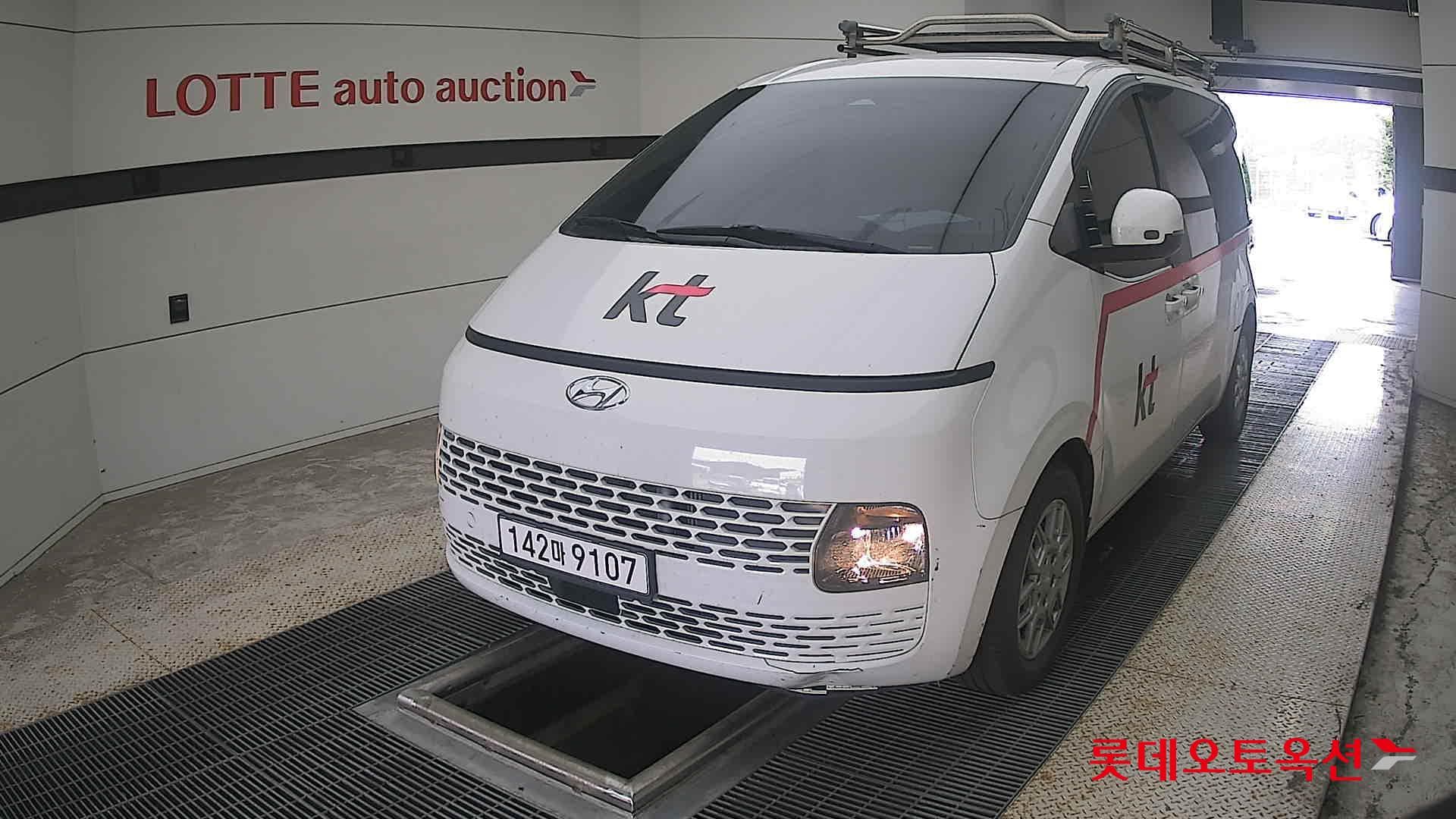 Hyundai - Staria | (D) 2.2 Tourer 9Seater Modern 2