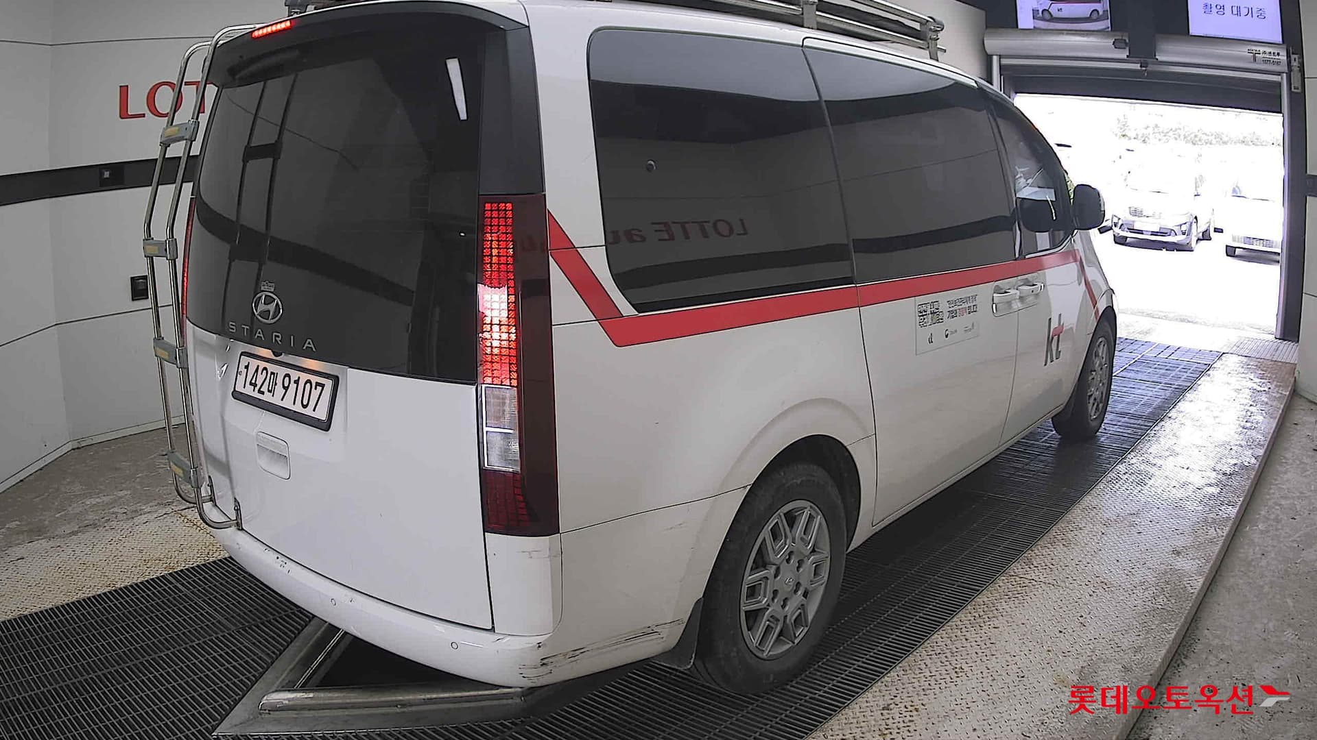 Hyundai - Staria | (D) 2.2 Tourer 9Seater Modern 12