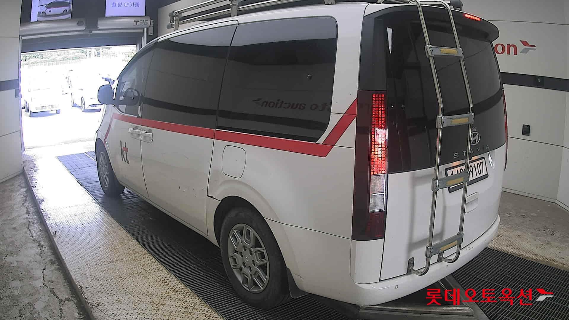 Hyundai - Staria | (D) 2.2 Tourer 9Seater Modern 10