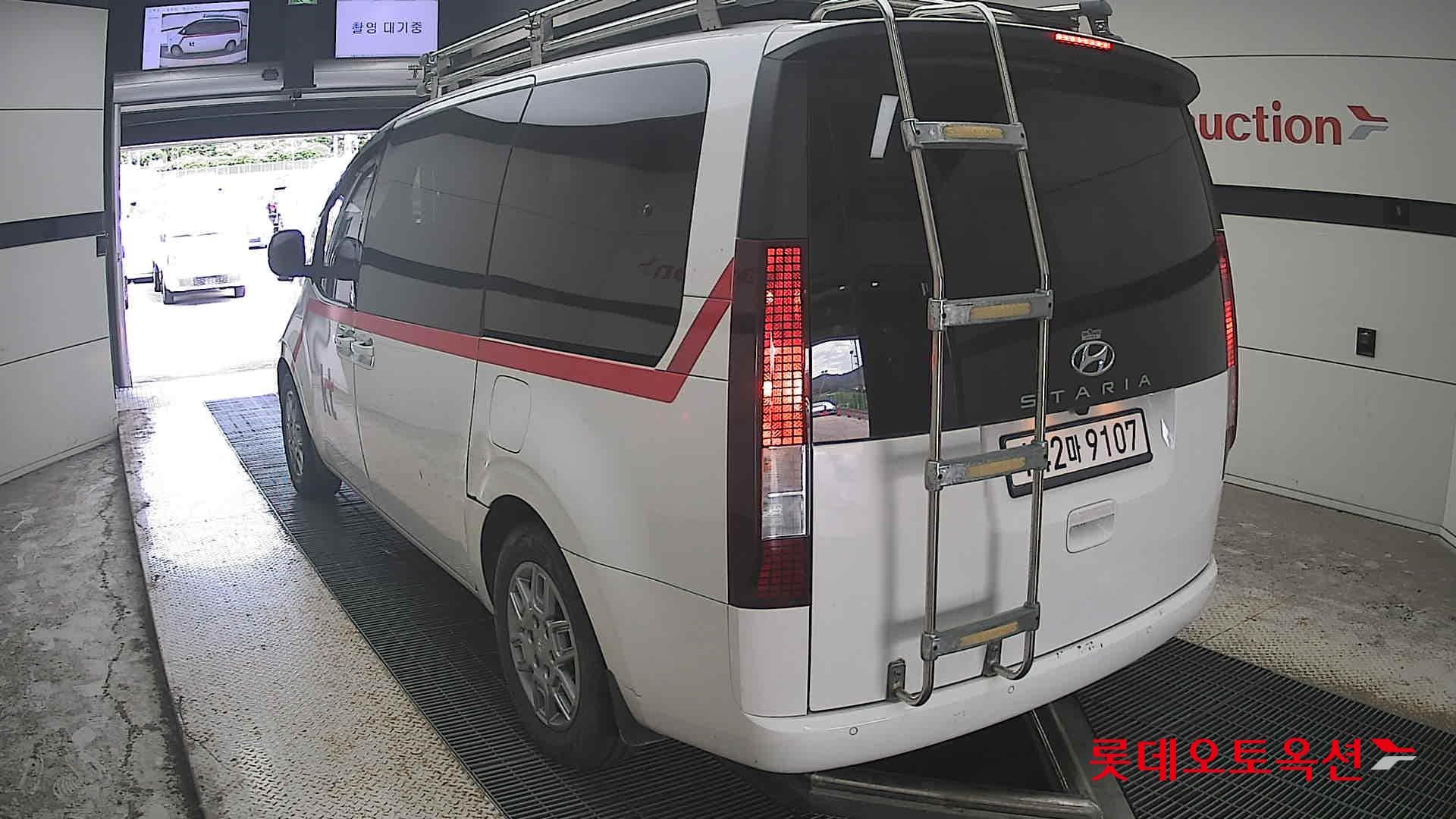 Hyundai - Staria | (D) 2.2 Tourer 9Seater Modern 9
