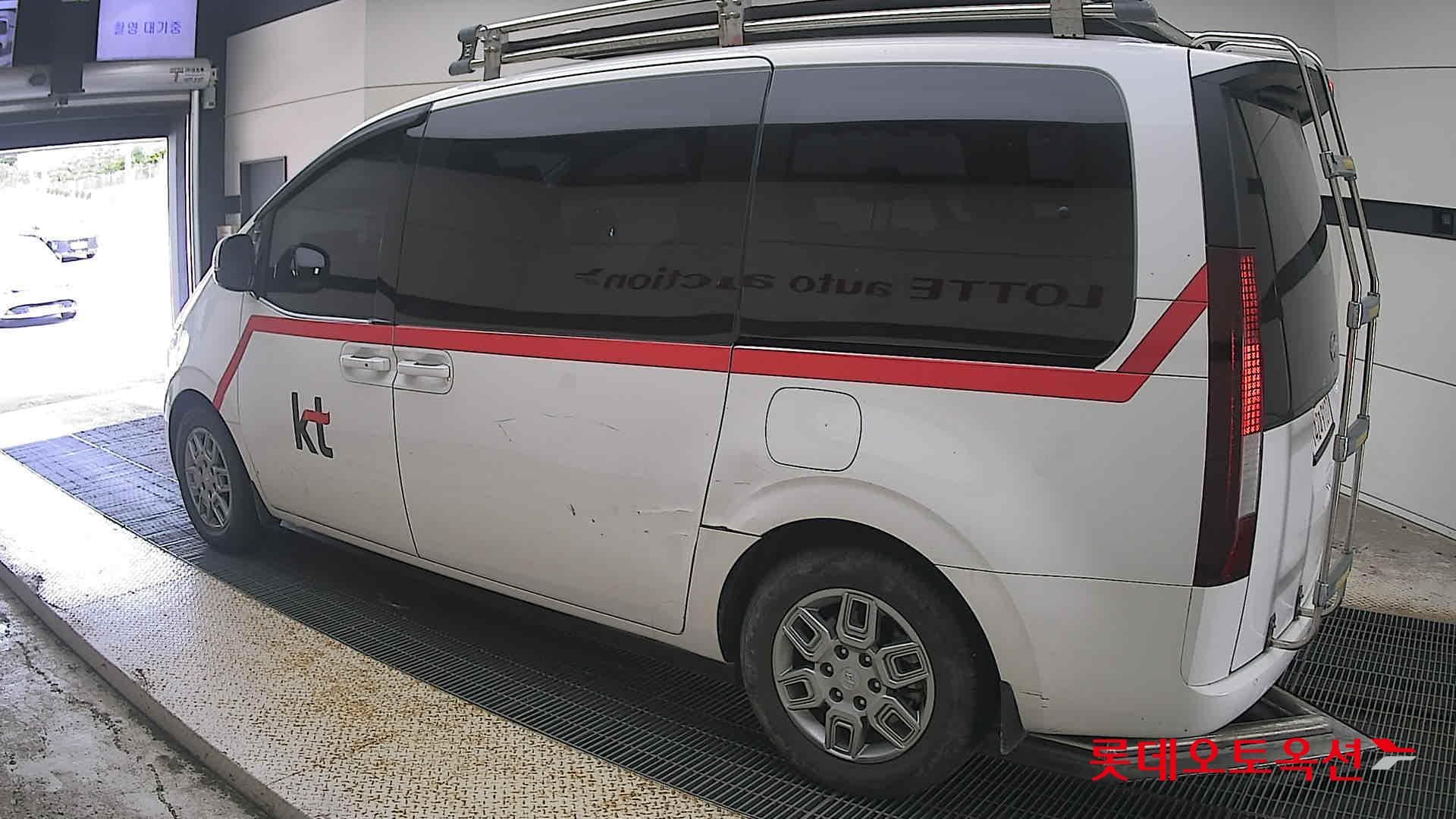 Hyundai - Staria | (D) 2.2 Tourer 9Seater Modern 8