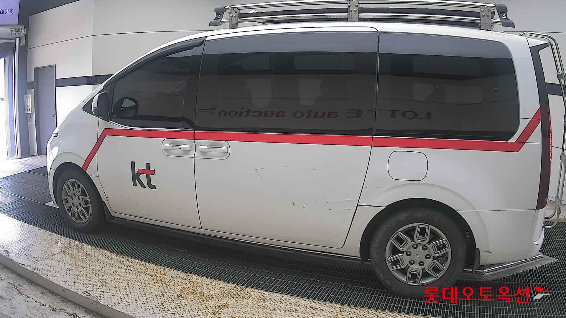 Hyundai - Staria | (D) 2.2 Tourer 9Seater Modern 7
