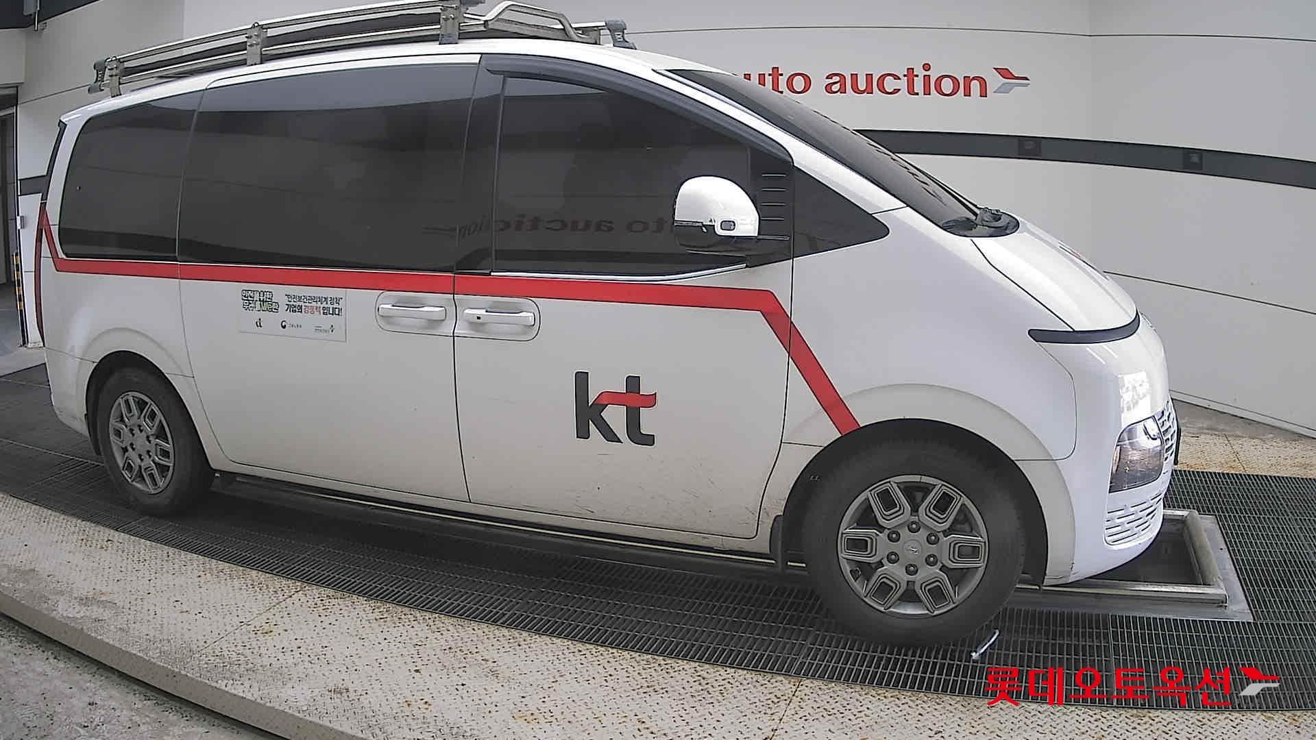 Hyundai - Staria | (D) 2.2 Tourer 9Seater Modern 17