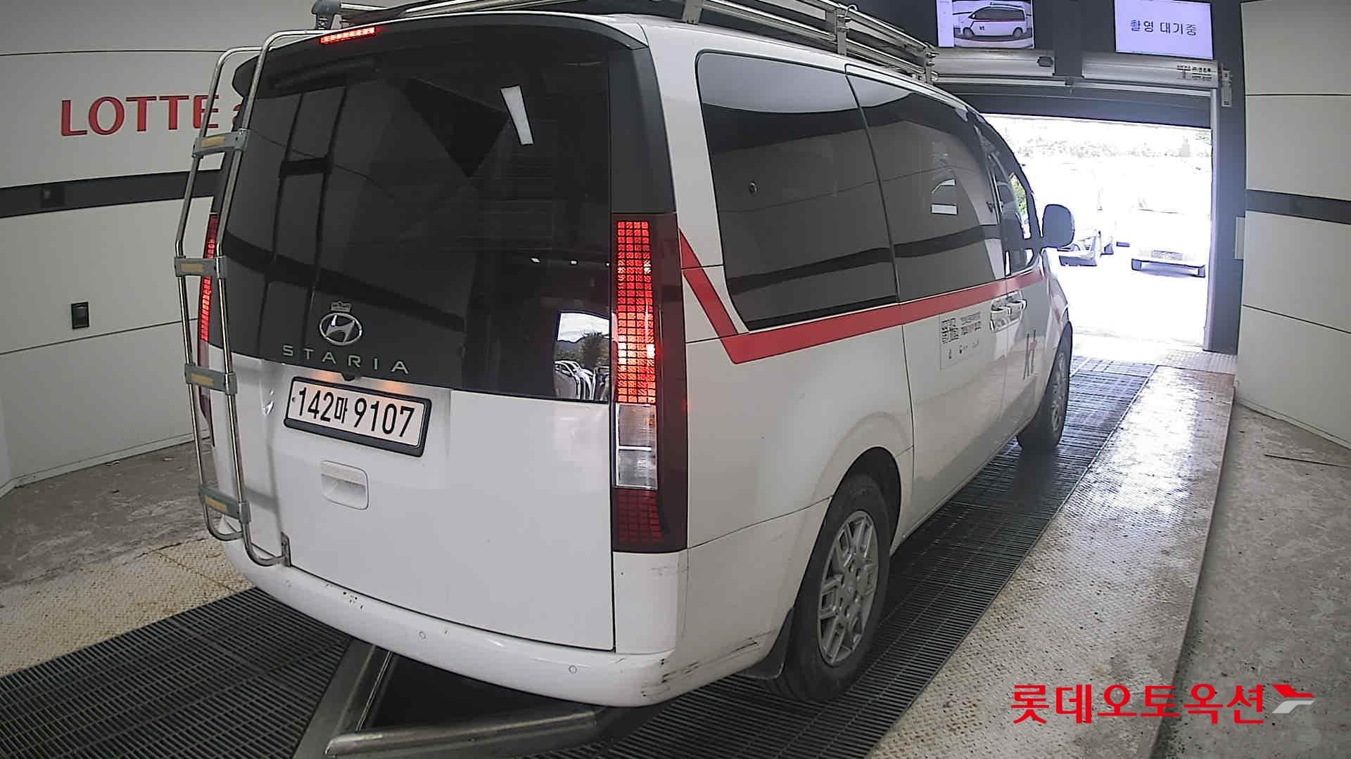 Hyundai - Staria | (D) 2.2 Tourer 9Seater Modern 13