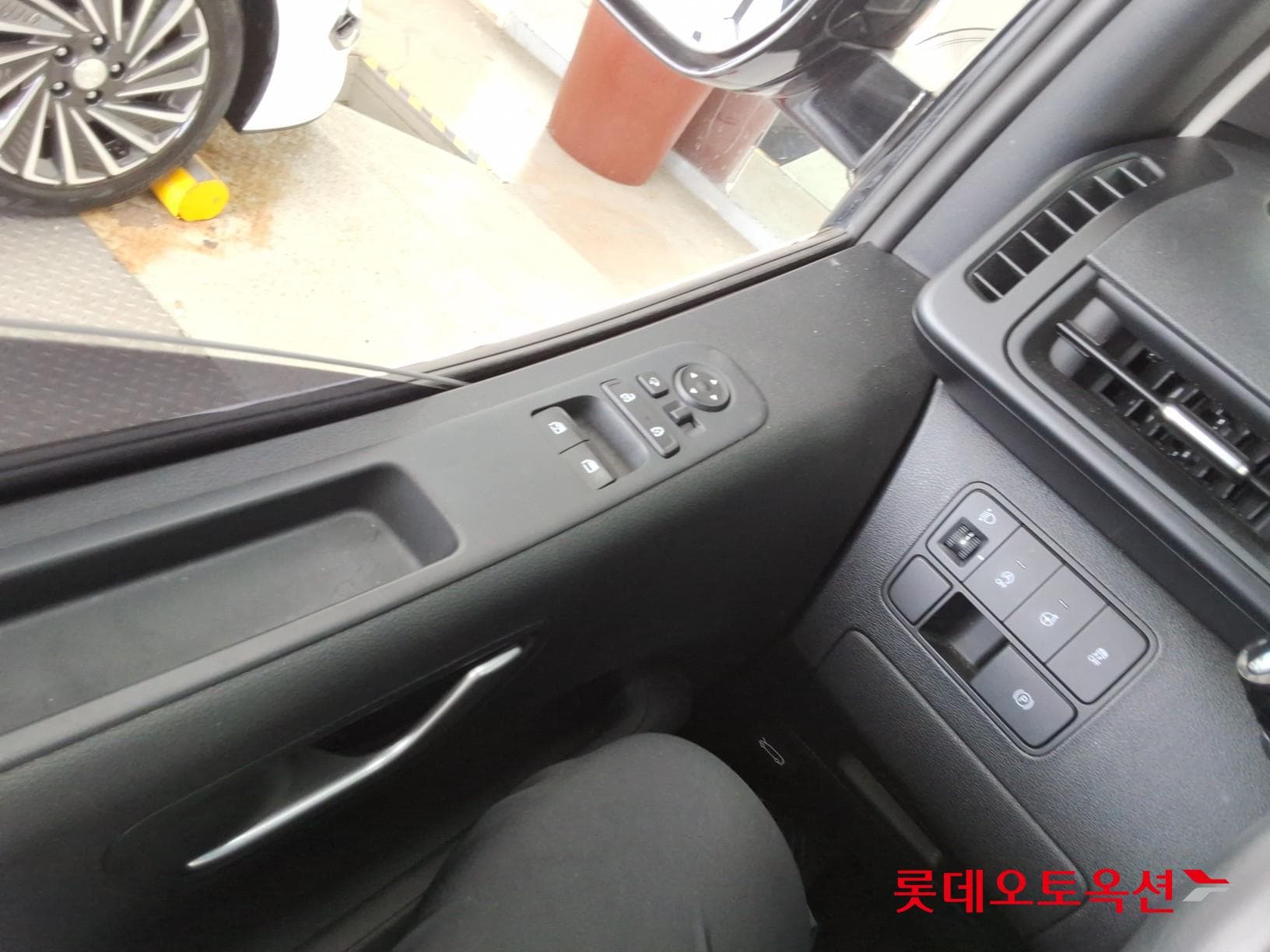 Hyundai - Staria | (D) 2.2 Tourer 9Seater Modern 28