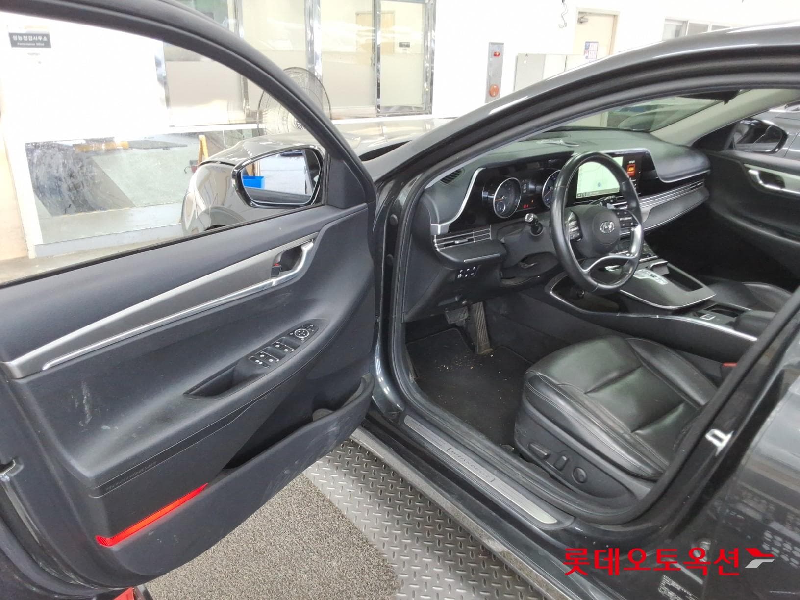 Hyundai - Grandeur | THE NEW (G) 2.5 Premium 34