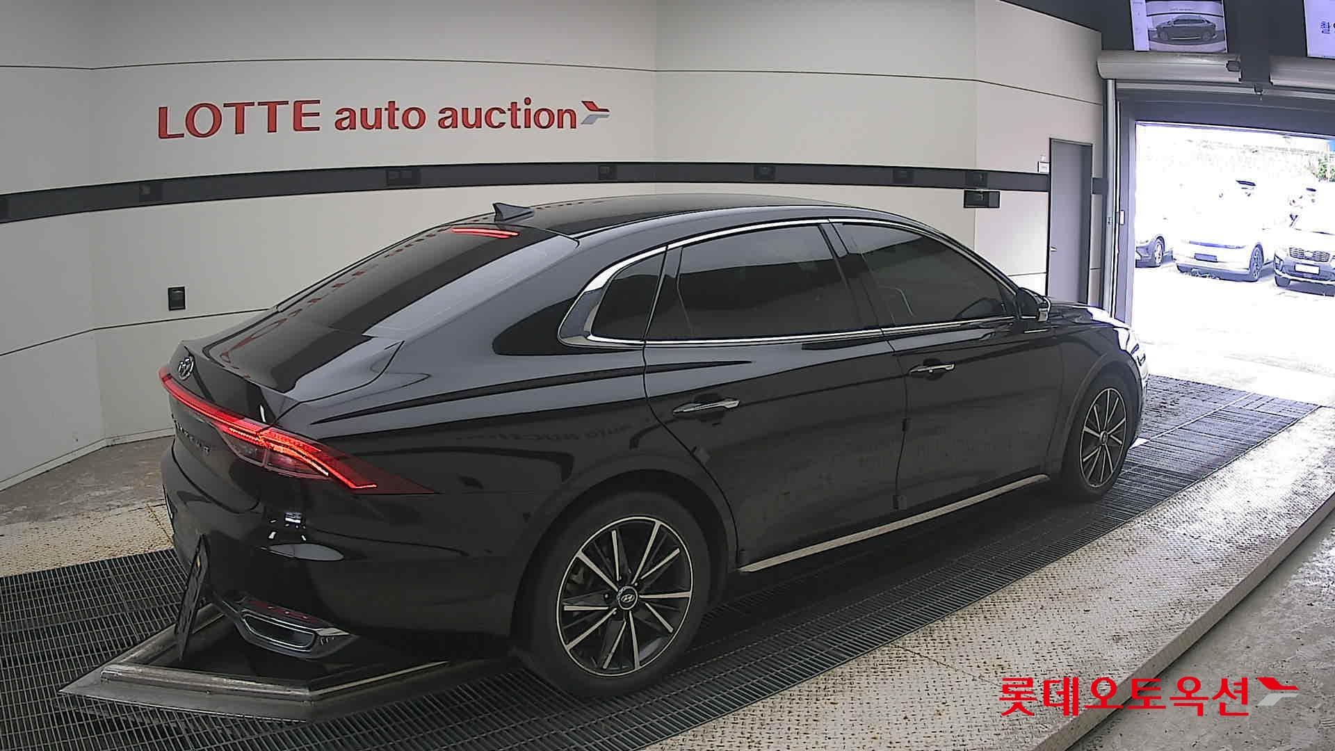 Hyundai - Grandeur | THE NEW (G) 2.5 14