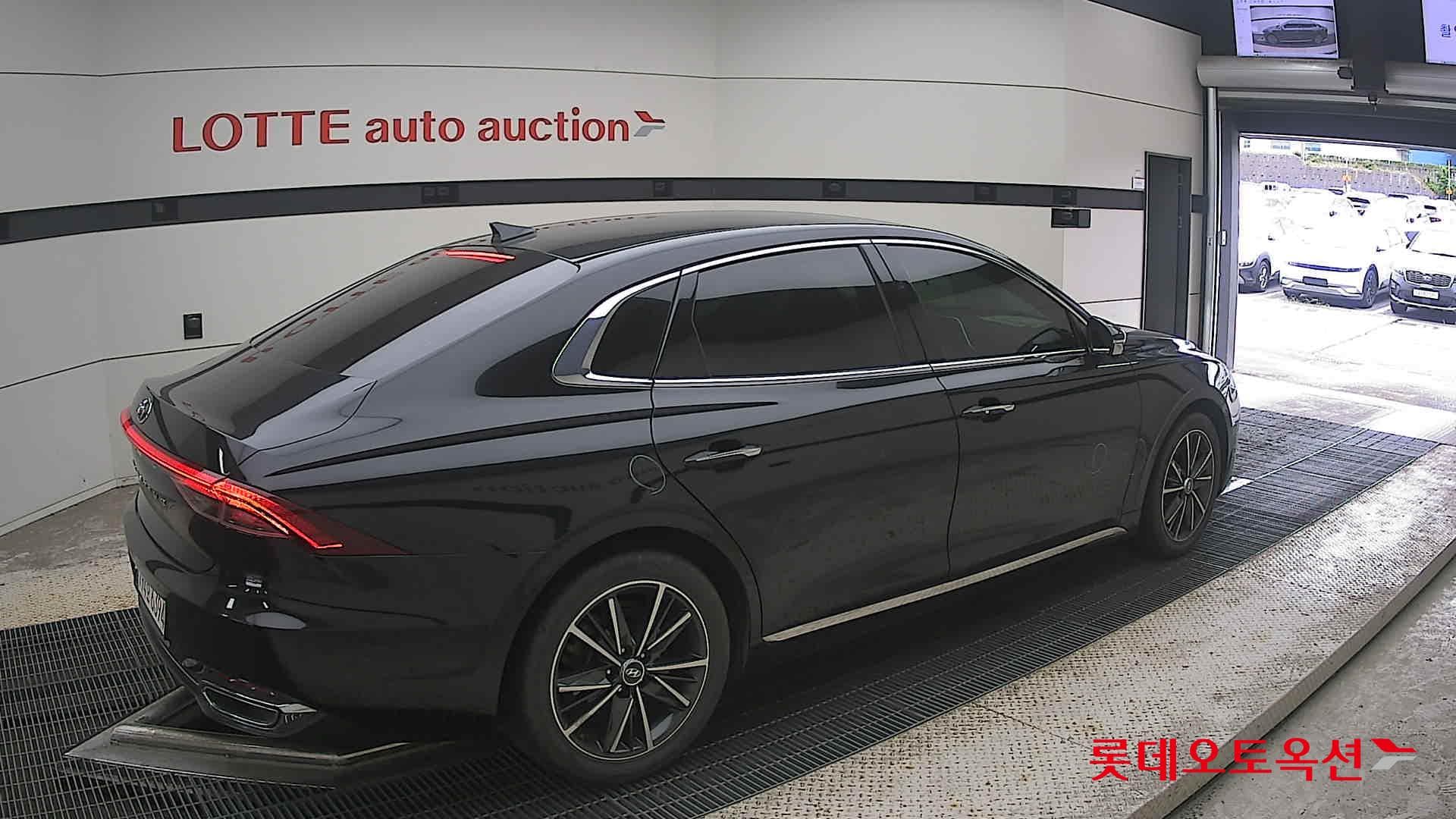 Hyundai - Grandeur | THE NEW (G) 2.5 14