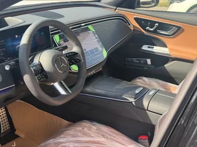 Mercedes-Benz - E-Class | E200 AMG Line 4