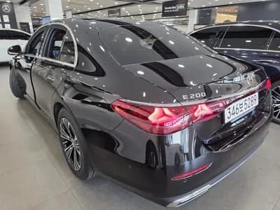 Mercedes-Benz - E-Class | E200 Avantgarde 1