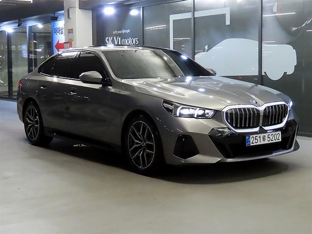 BMW - 5-Series | New 520 Base