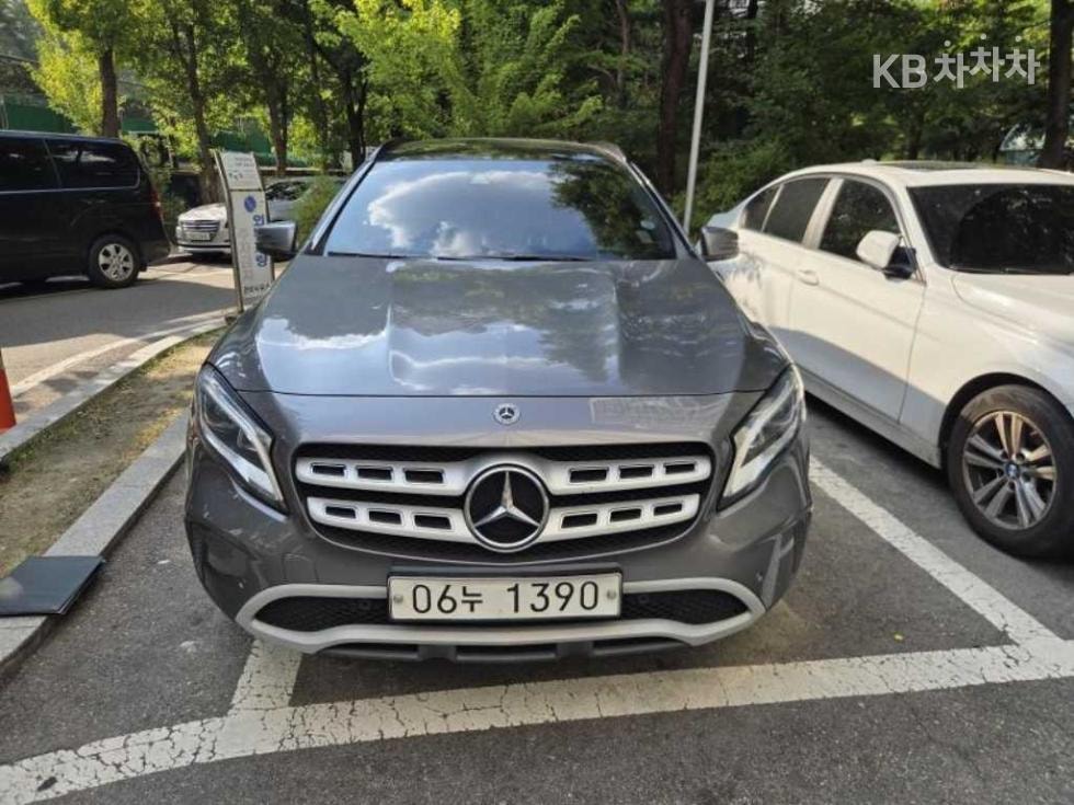 Mercedes-Benz - GLA-Class | X156 220 Base