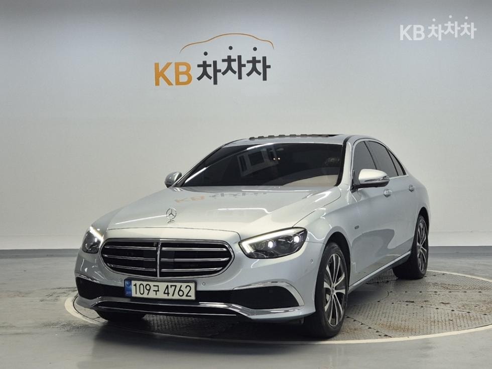 Mercedes-Benz - E-Class | E300 4MATIC Exclusive