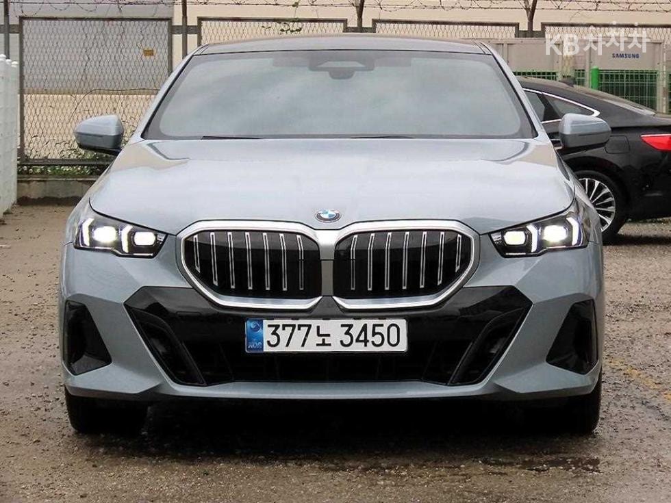 BMW - 5-Series | New 530 xDrive M Sport