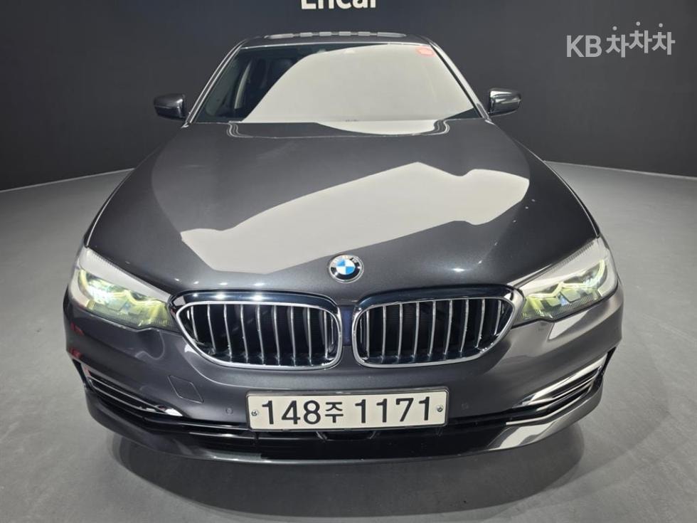 BMW - 5-Series | All New 520 Luxury