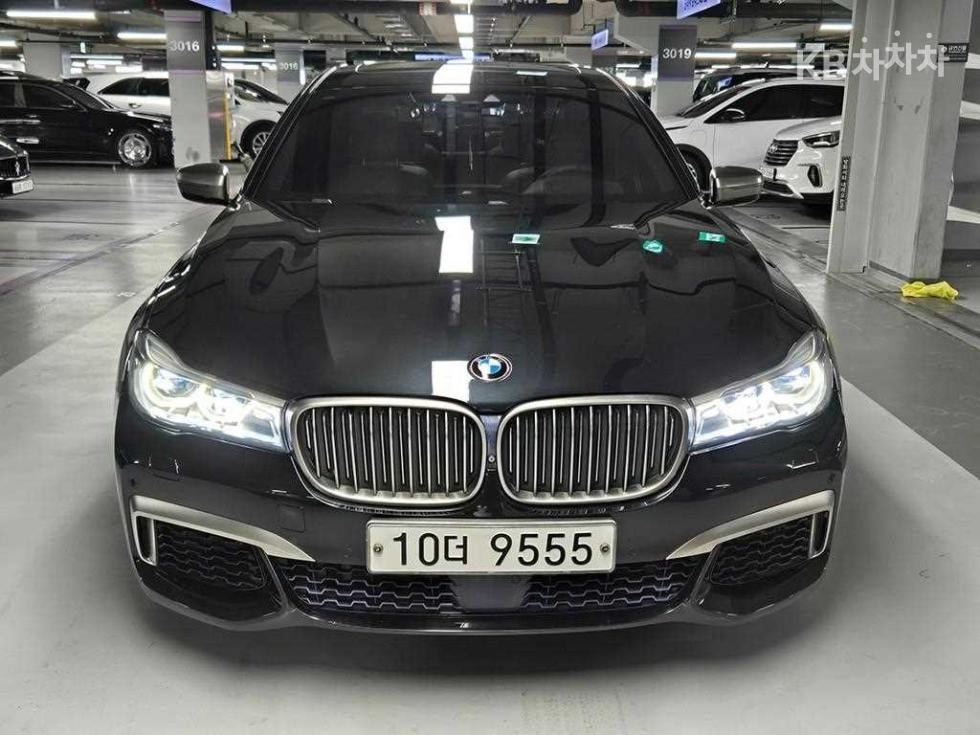 BMW - 7-Series | M760Li xDrive Base