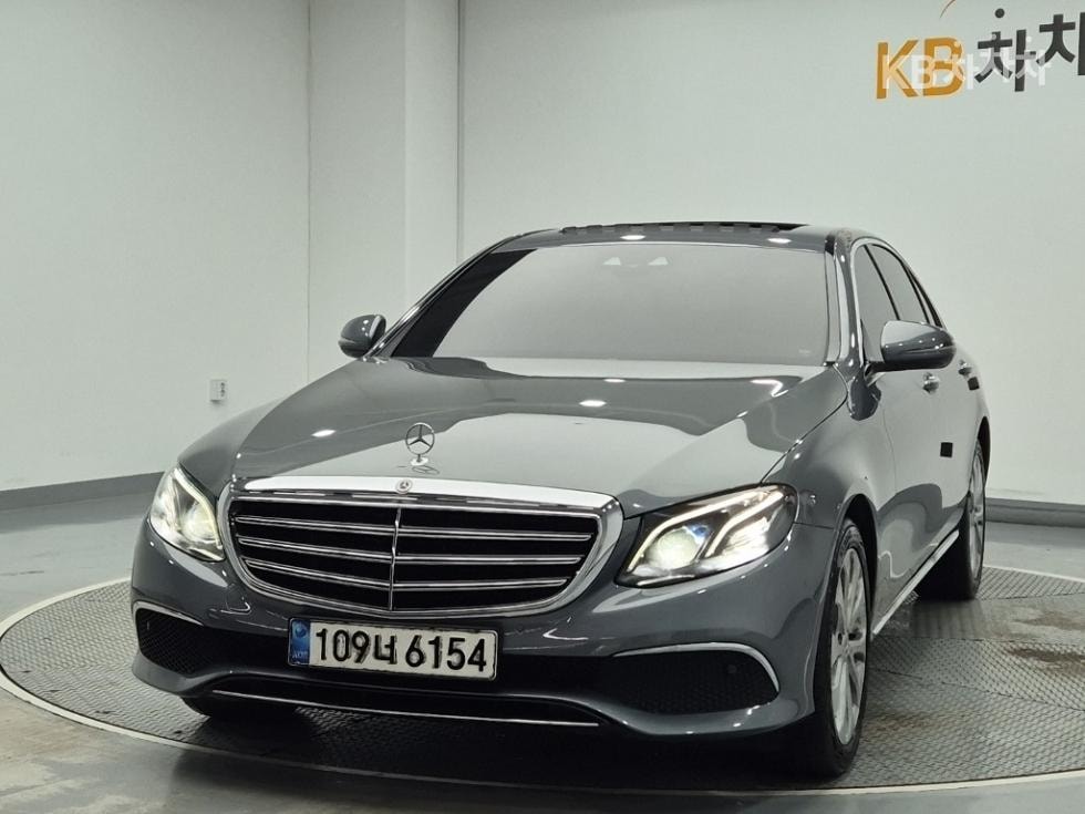 Mercedes-Benz - E-Class | E220 Avantgarde Intelligent Drive